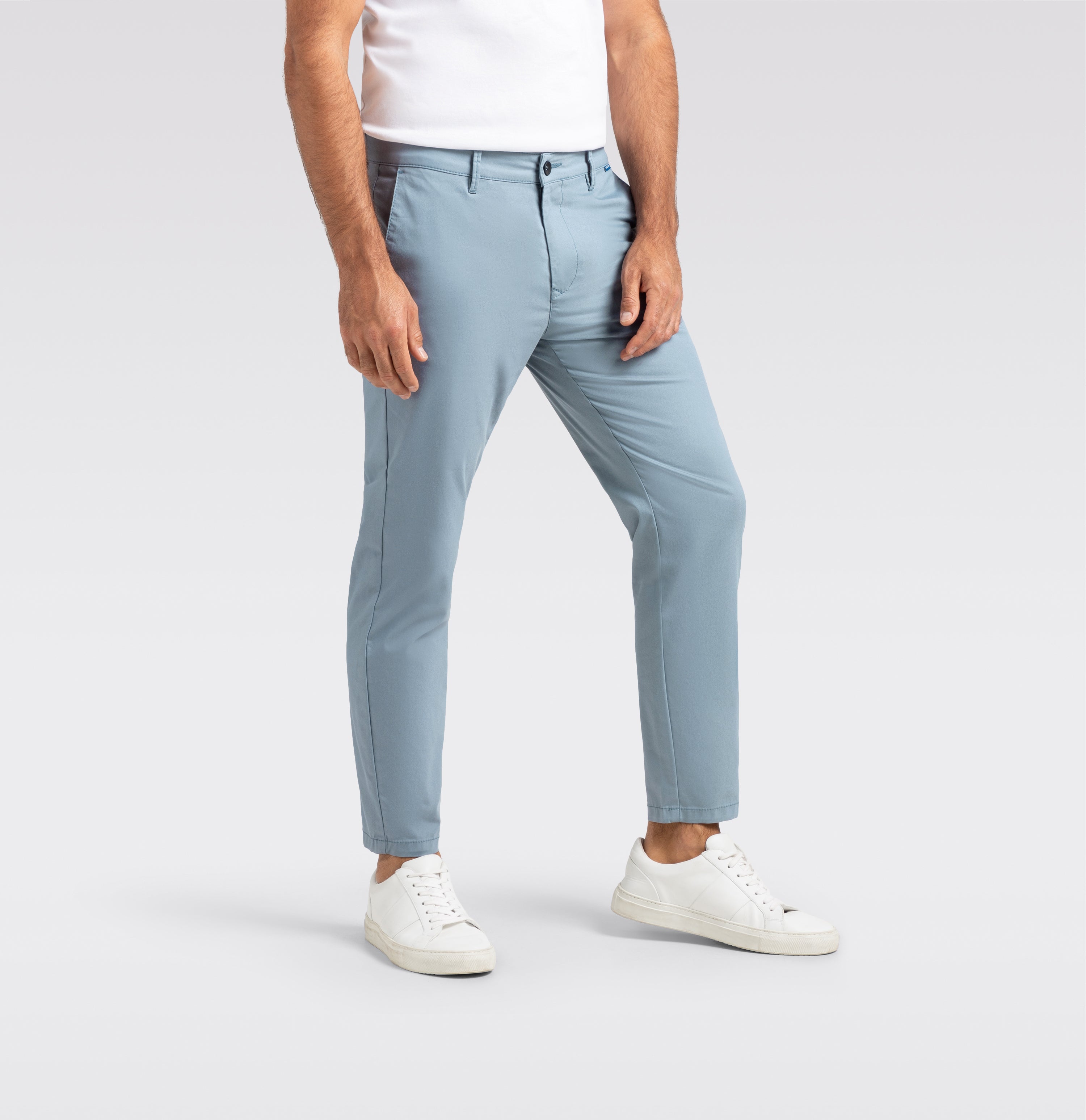 Tapered chino made of techno twill. | Griffin | capri blue | Detailed view 2 of model