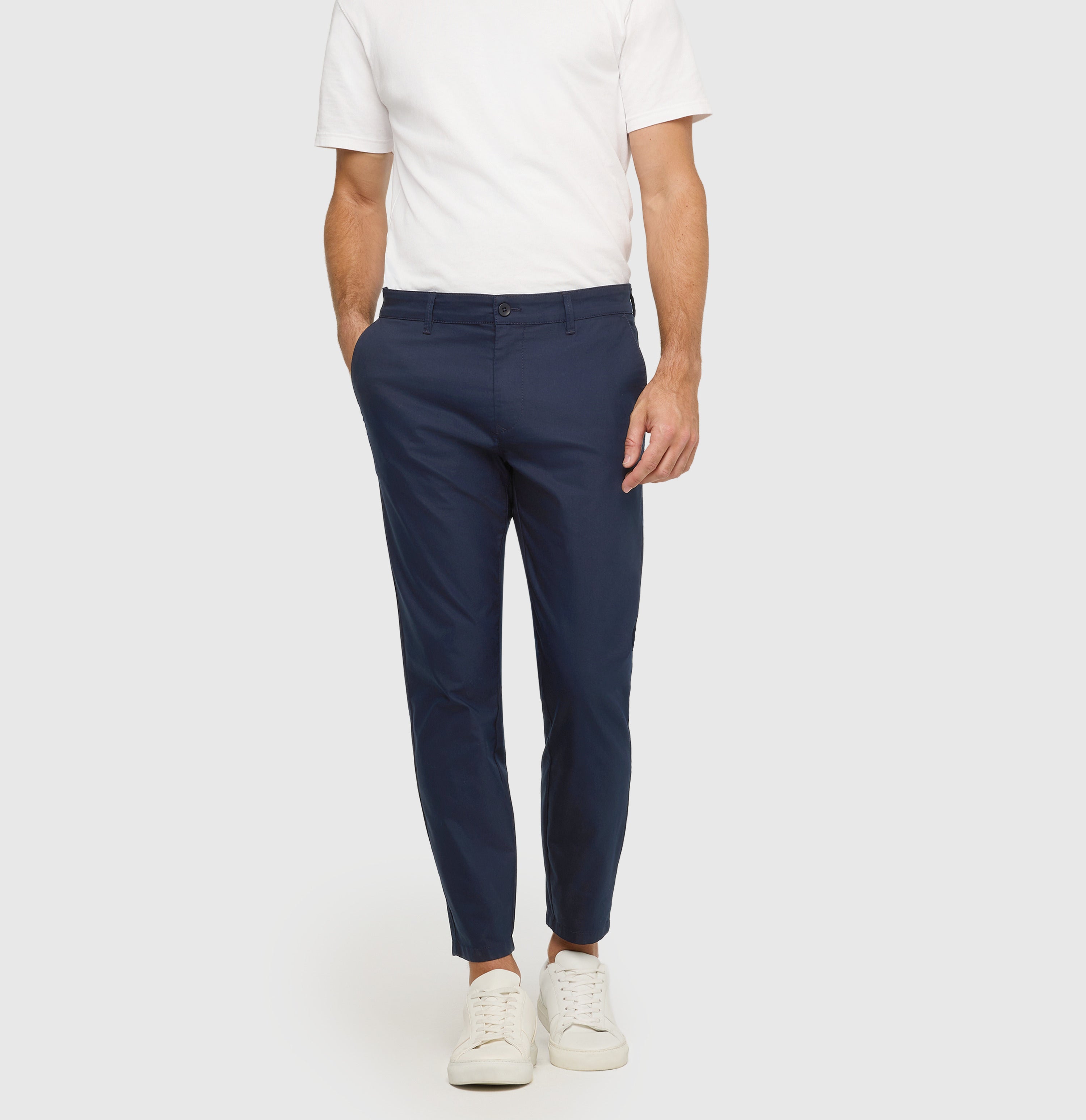Tapered chino in a techno twill material. | Griffin | nautic blue | Front view of model