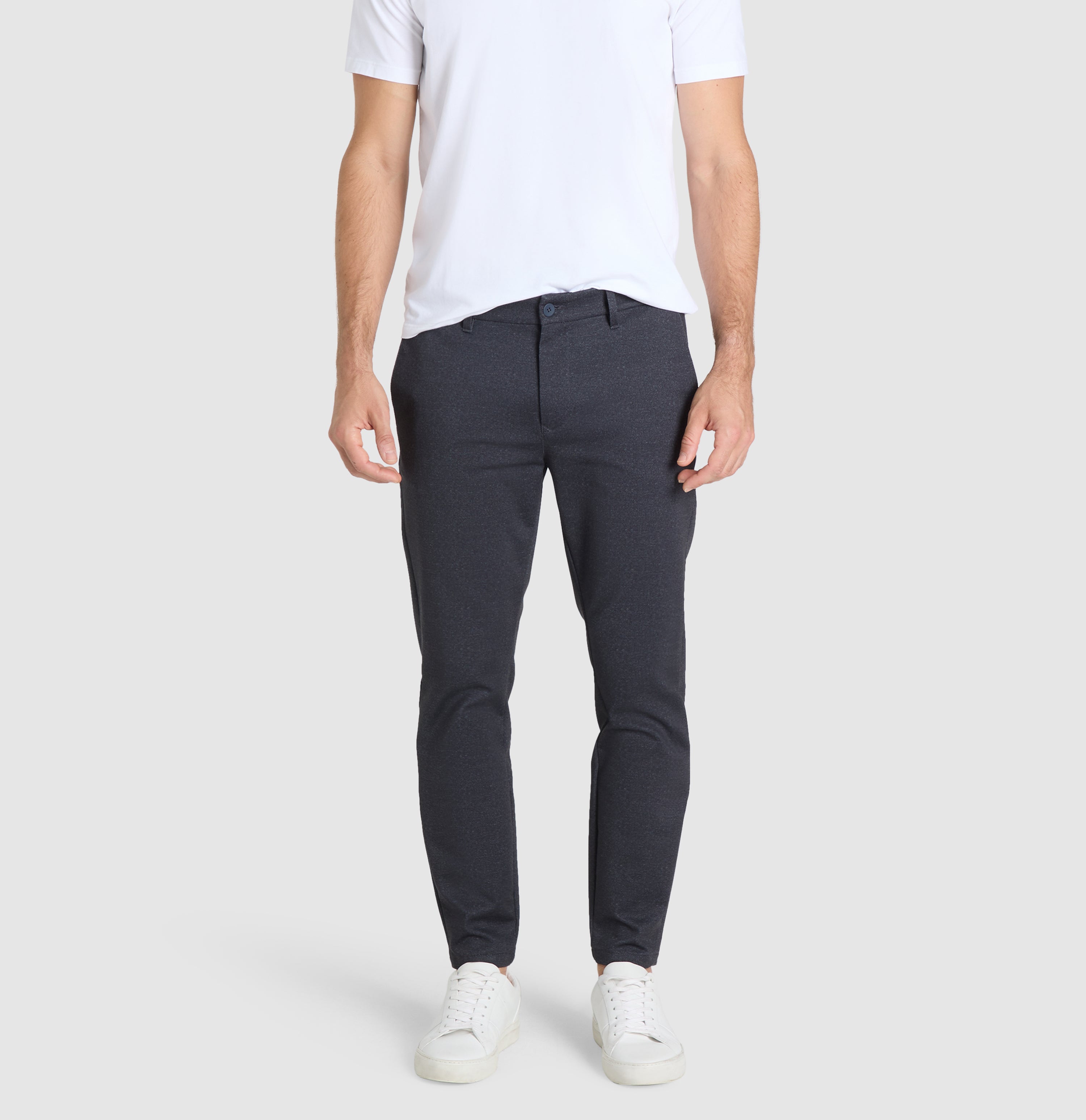 Finely patterned chino made of soft jersey. | Griffin | dark indigo printed | Front view of model