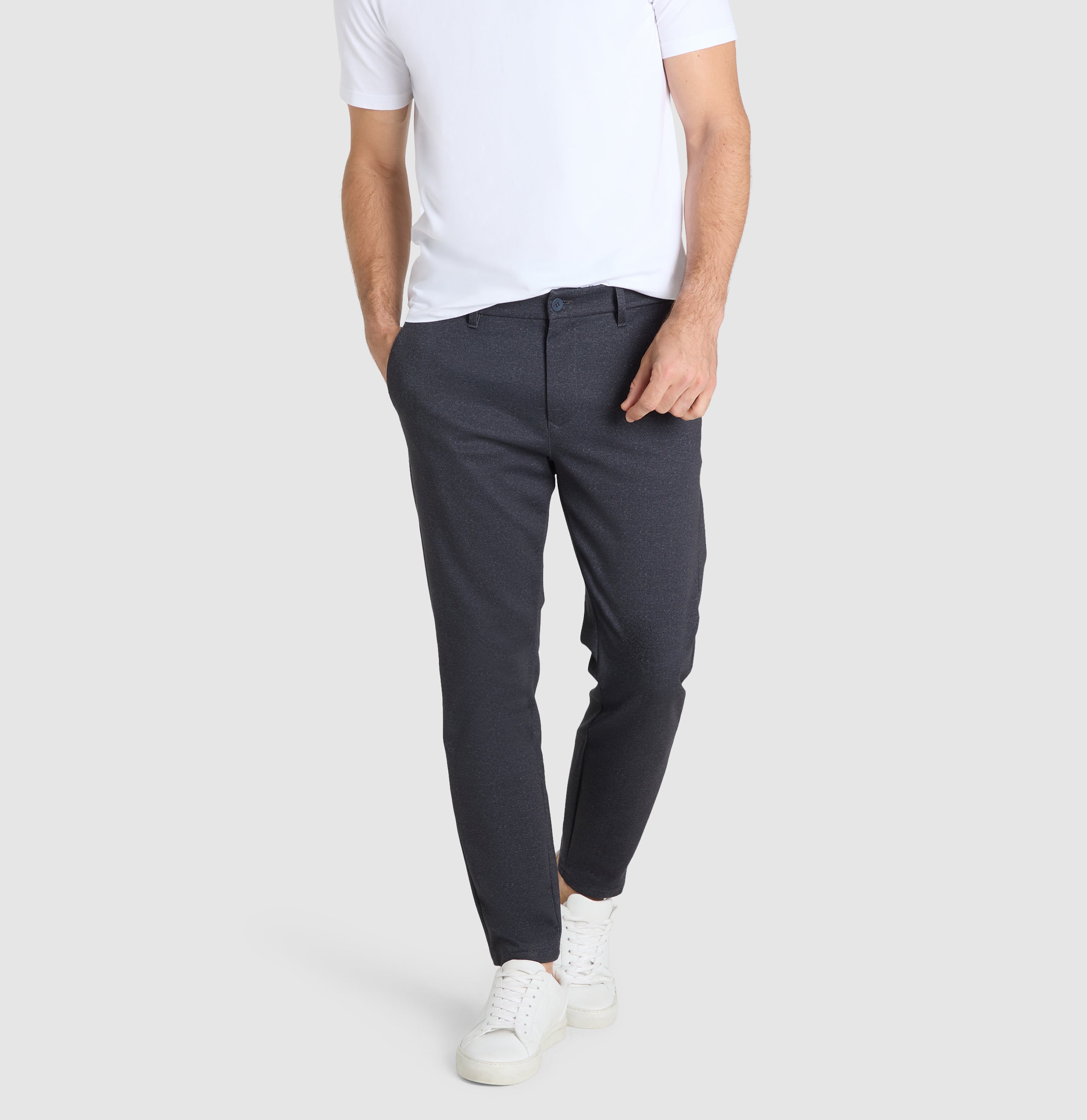 Finely patterned chino made of soft jersey. | Griffin | dark indigo printed | Detailed view 2 of model