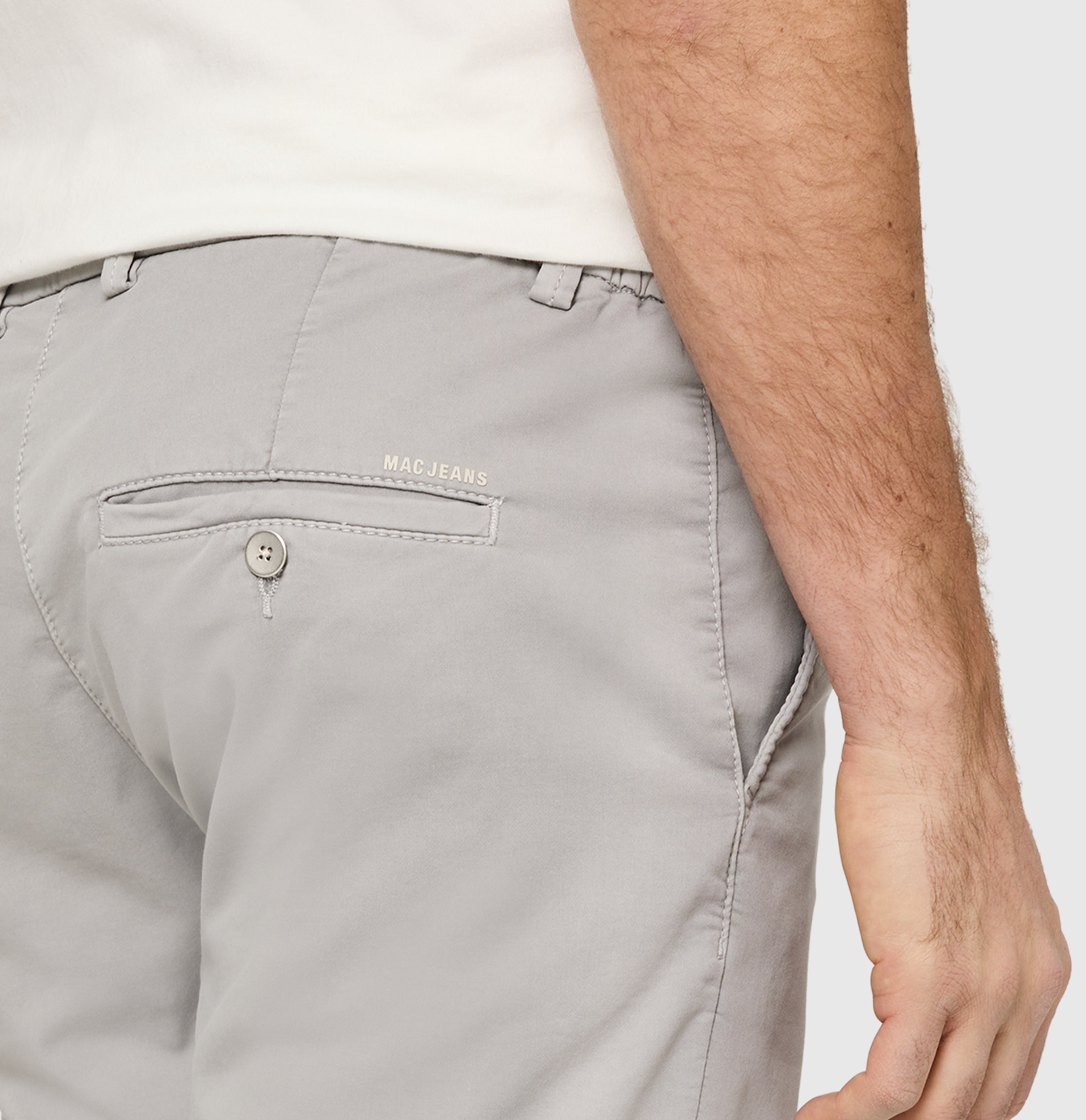 Chino Bermuda made of light sweat denim. | Jog´n Short | fog | Detailed view 2 of model