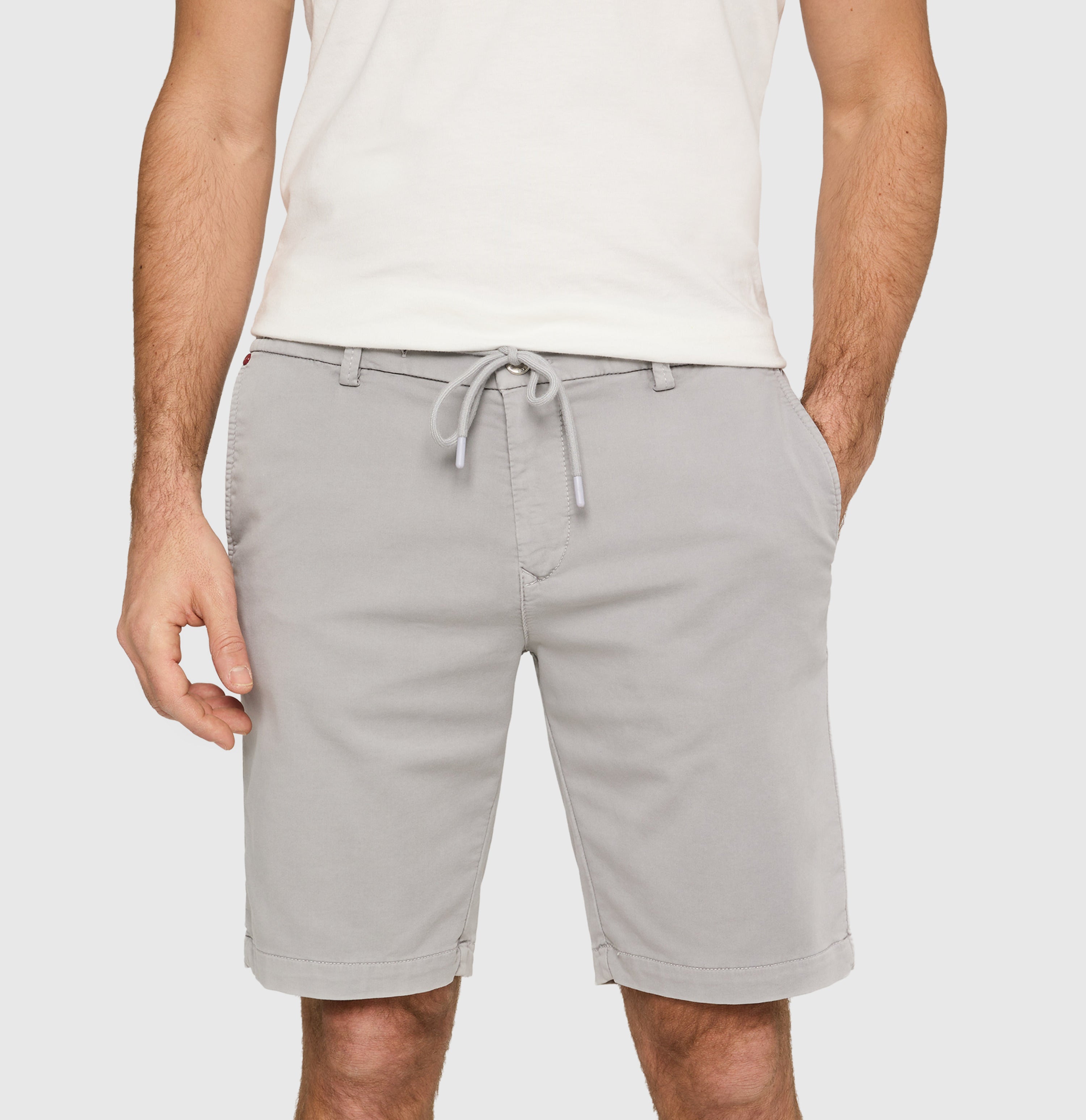 Chino Bermuda made of light sweat denim. | Jog´n Short | fog | Detailed view 3 of model