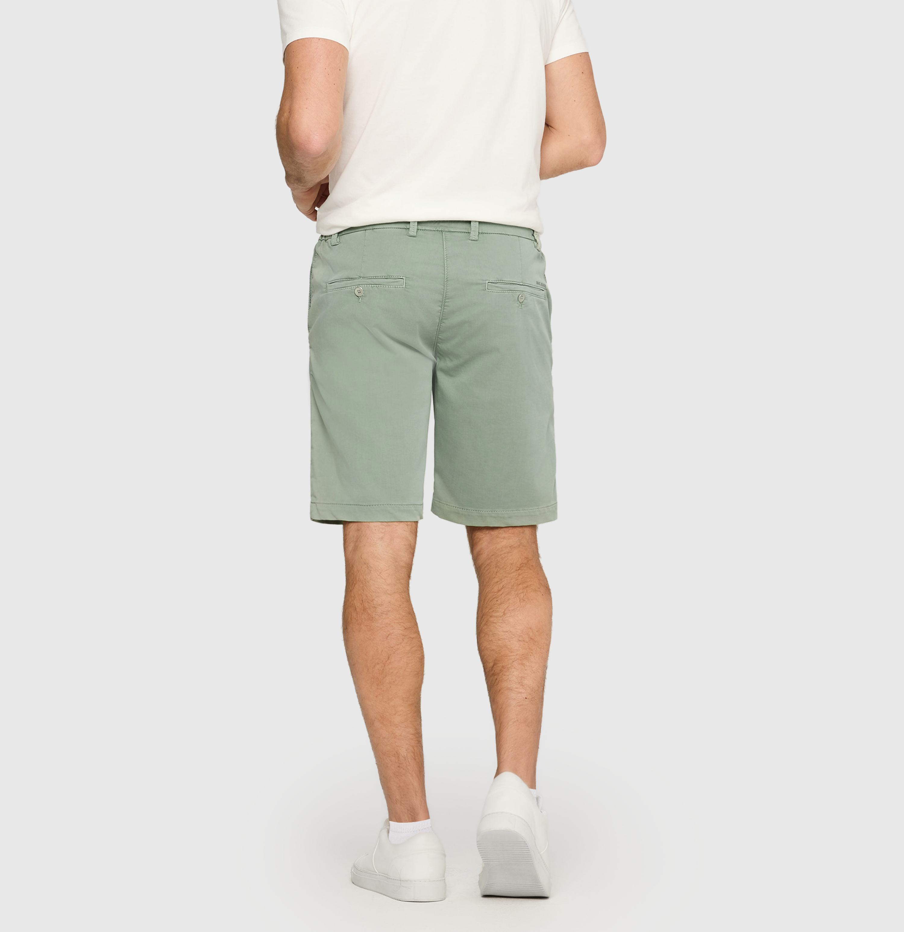 Chino Bermuda made of light sweat denim. | Jog´n Short | iceberg green | Back view of model