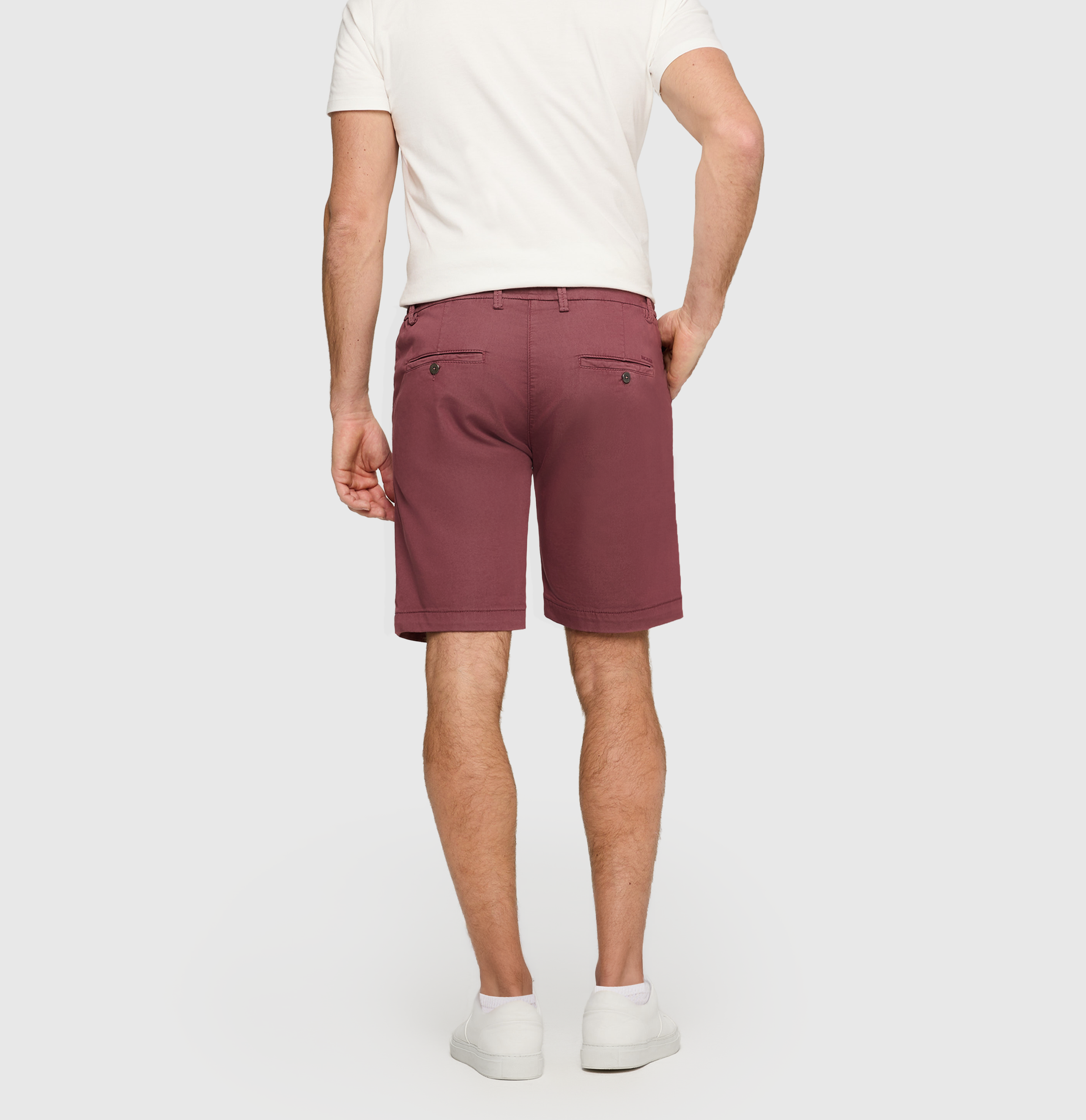 Chino Bermuda made of light sweat denim. | Jog´n Short | wild ginger | Back view of model