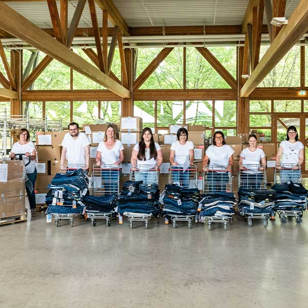 Logistik bei MAC: Der Weg einer Jeans