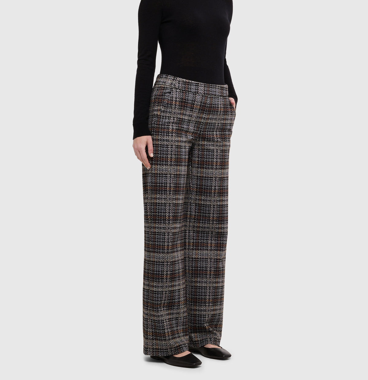  | CHIARA | middle grey check | Front view of model