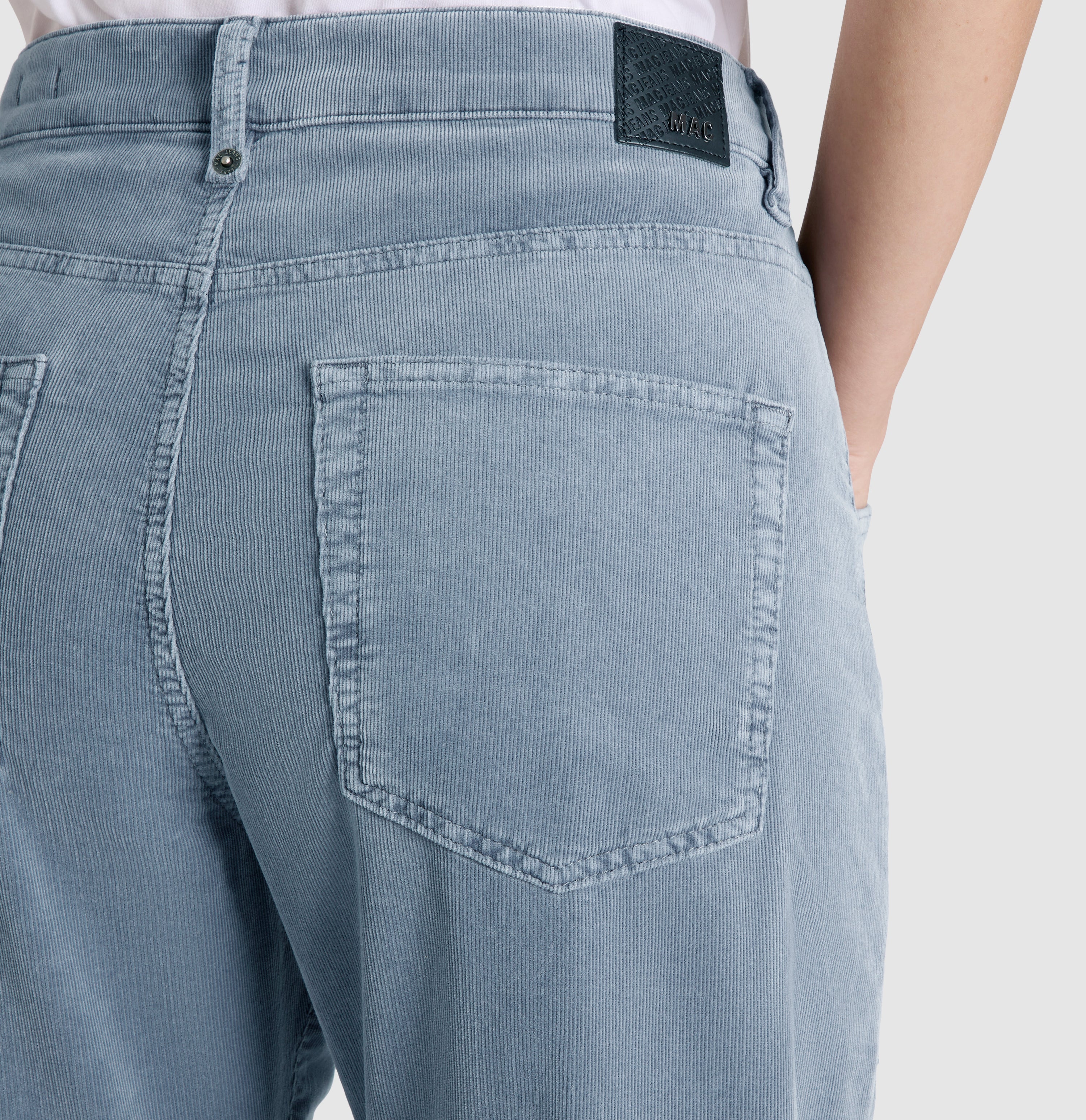 Baggy trousers made of soft baby corduroy. | BAGGY straight | grisaille | Detailed view 2 of model