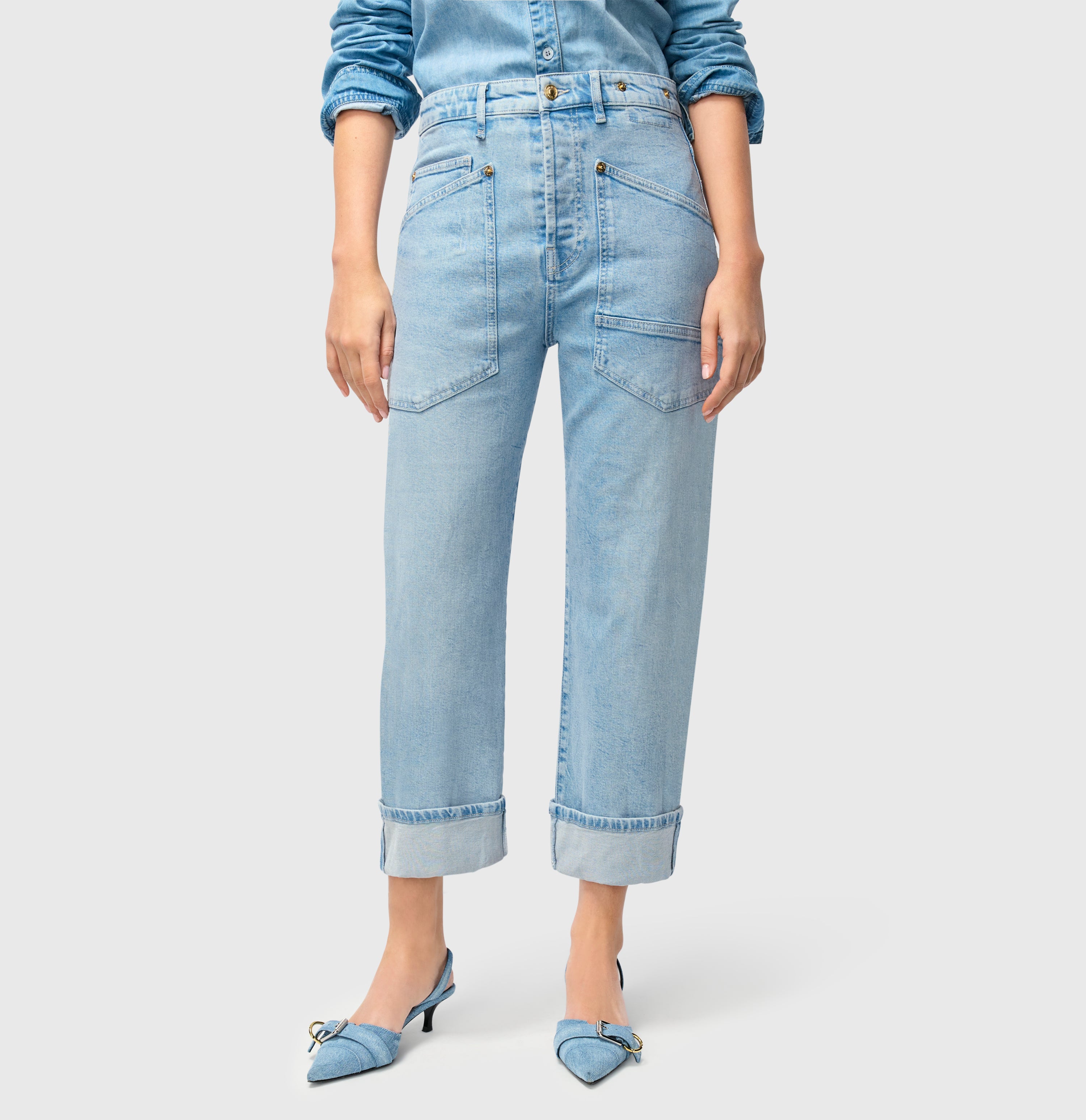 Baggy jeans made of authentic comfort stretch denim. | S-NAME | S-FBBZ | Side view of model