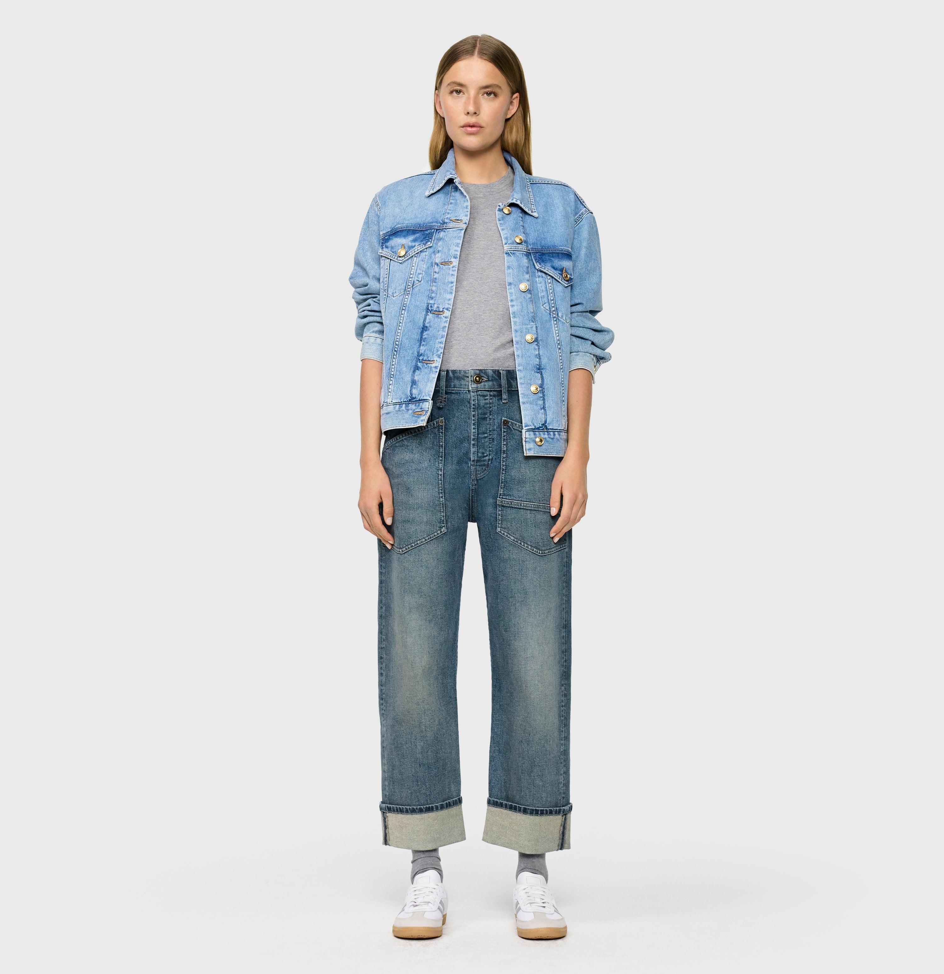 Casual, baggy jeans with a vintage look. | BAGGY straight | blueish green tinted | Full-body of model