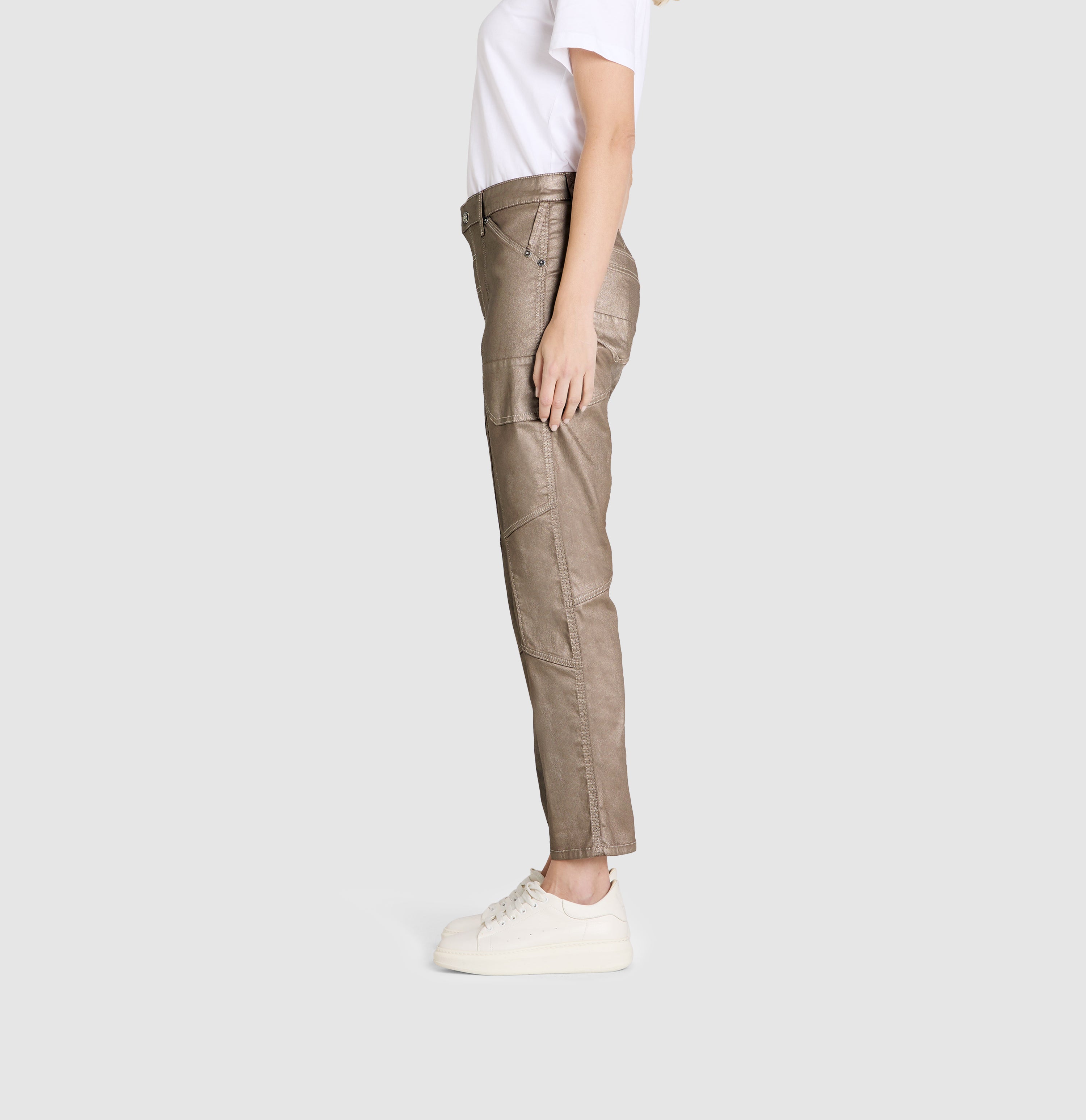 Relaxed fit with modern coating in a leather look. | S-NAME | S-FBBZ | Side view of model