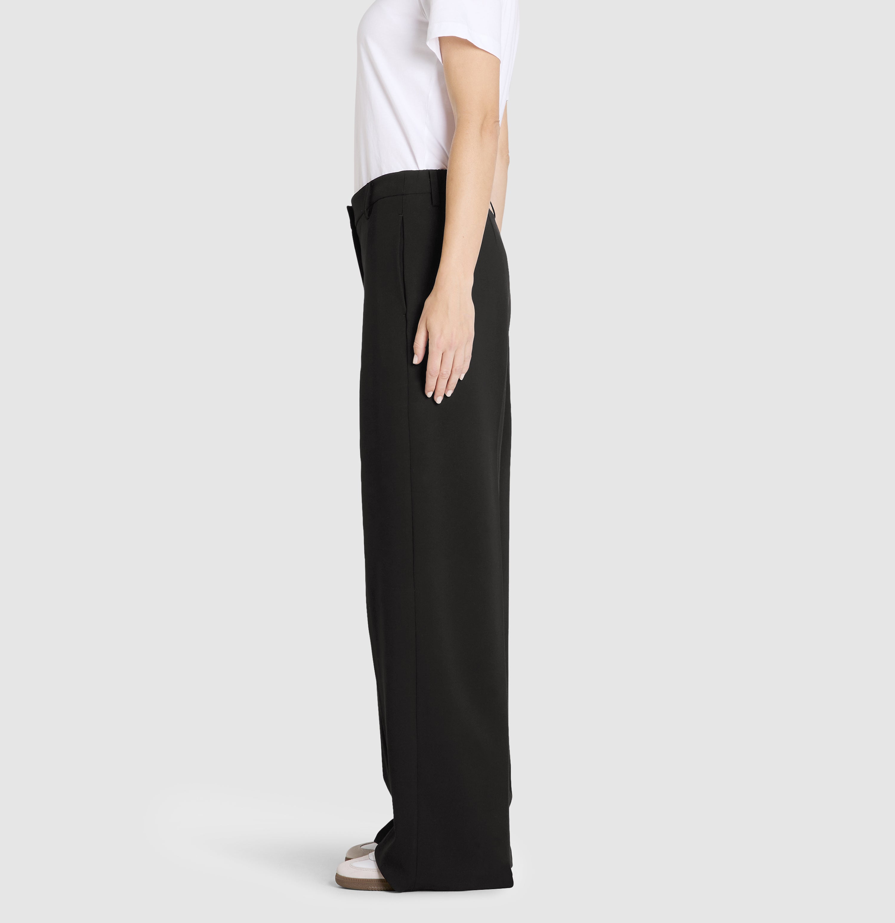 Wide fit made from easy care bi-stretch. | S-NAME | S-FBBZ | Side view of model