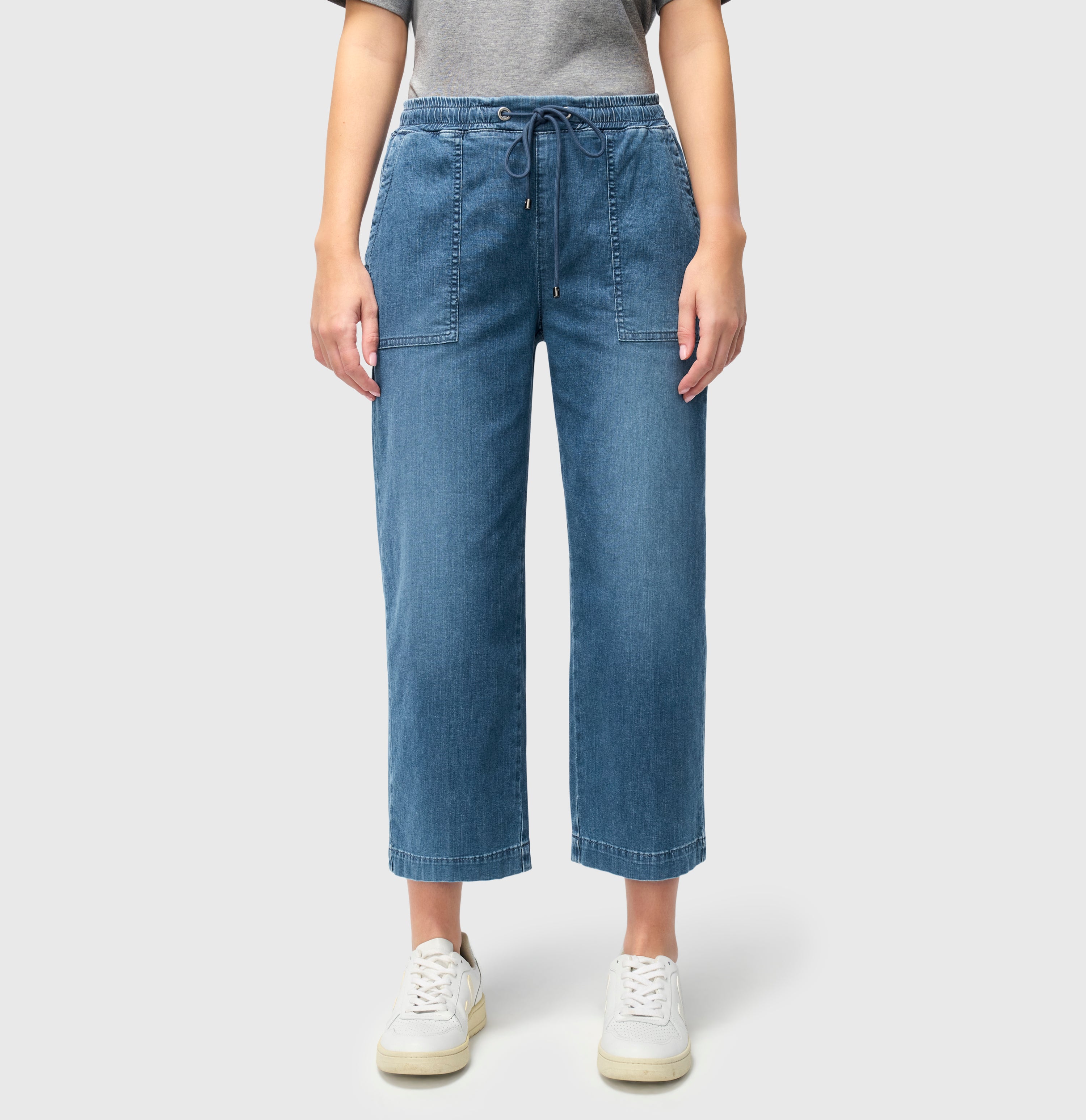 Culotte with drawstring. Made from light denim. | S-NAME | S-FBBZ | Side view of model