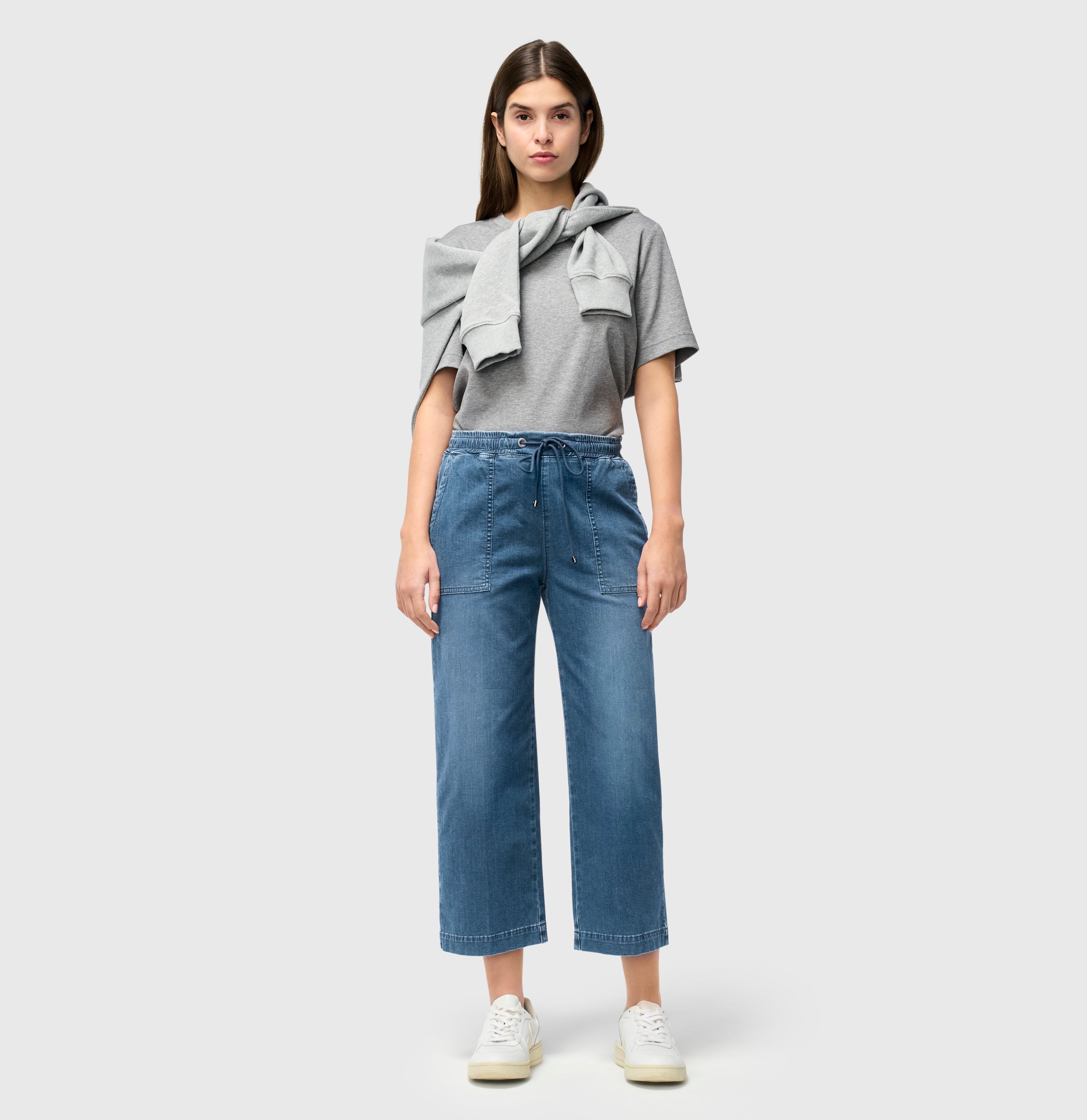 Culotte with drawstring. Made from light denim. | S-NAME | S-FBBZ | Full-body of model