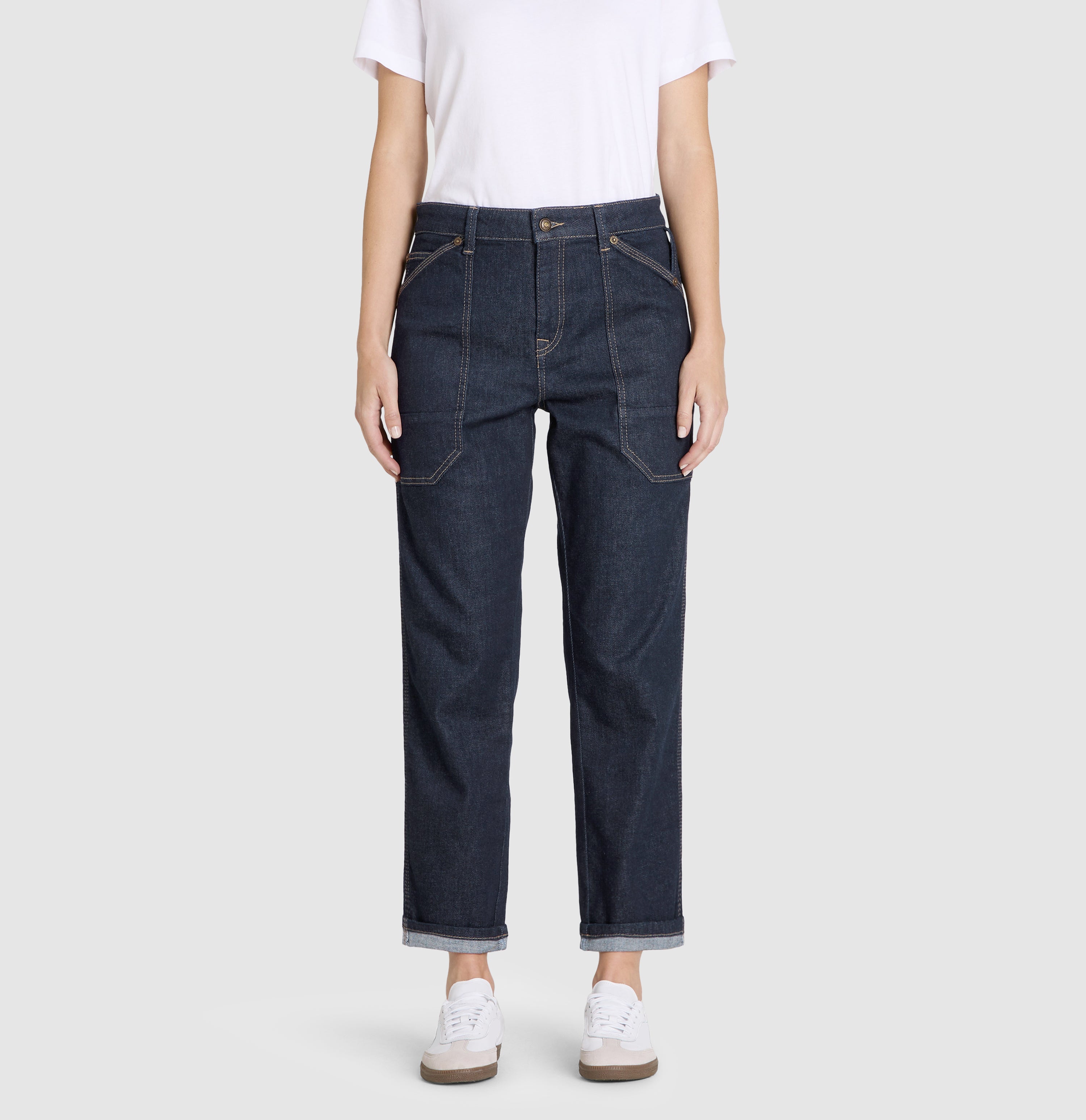 Relaxed baggy jeans made of vintage denim. | S-NAME | S-FBBZ | Front view of model