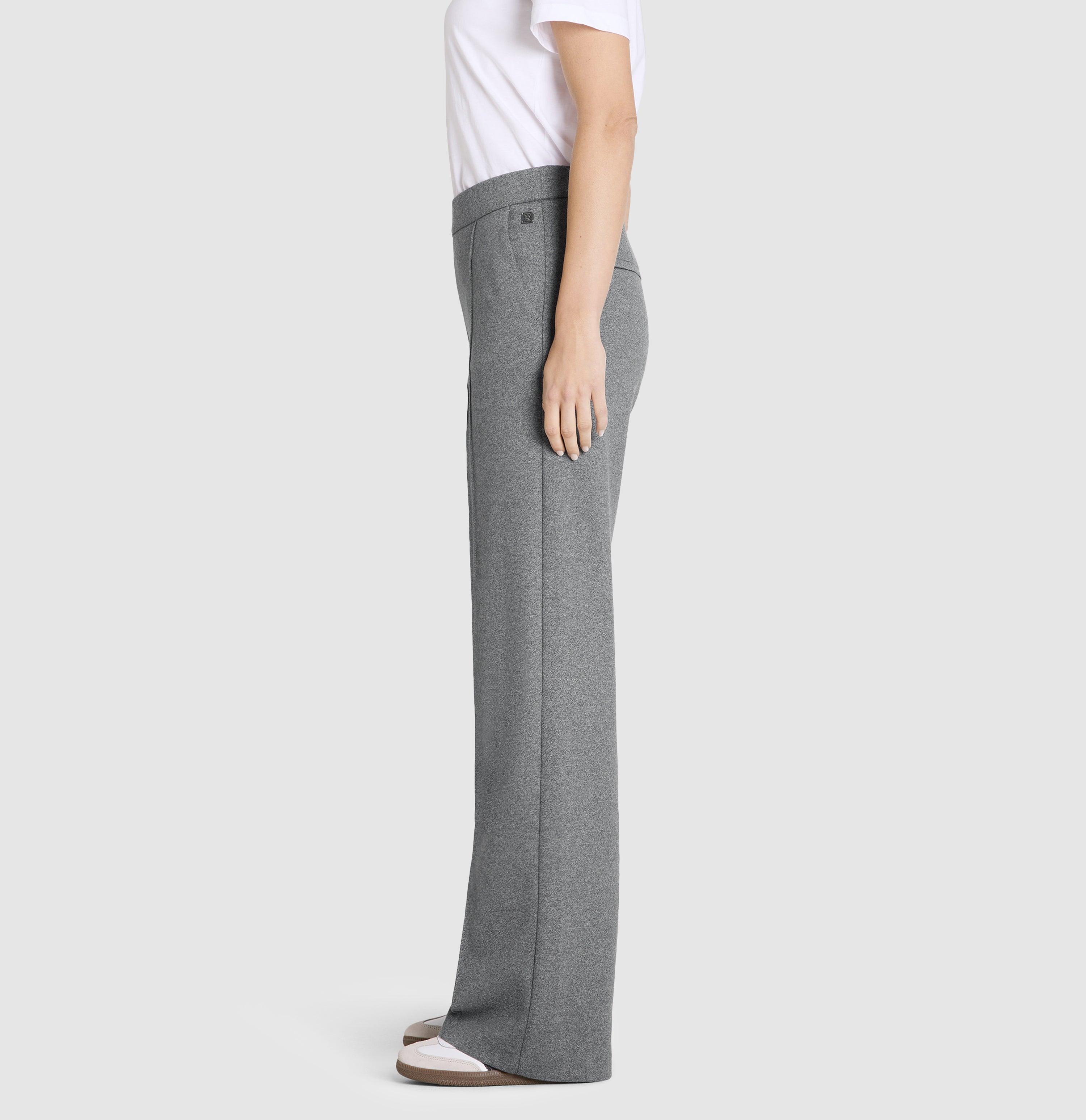 Wide jump-in trousers made of premium jersey. | CHIARA SMART | metal grey melange | Side view of model