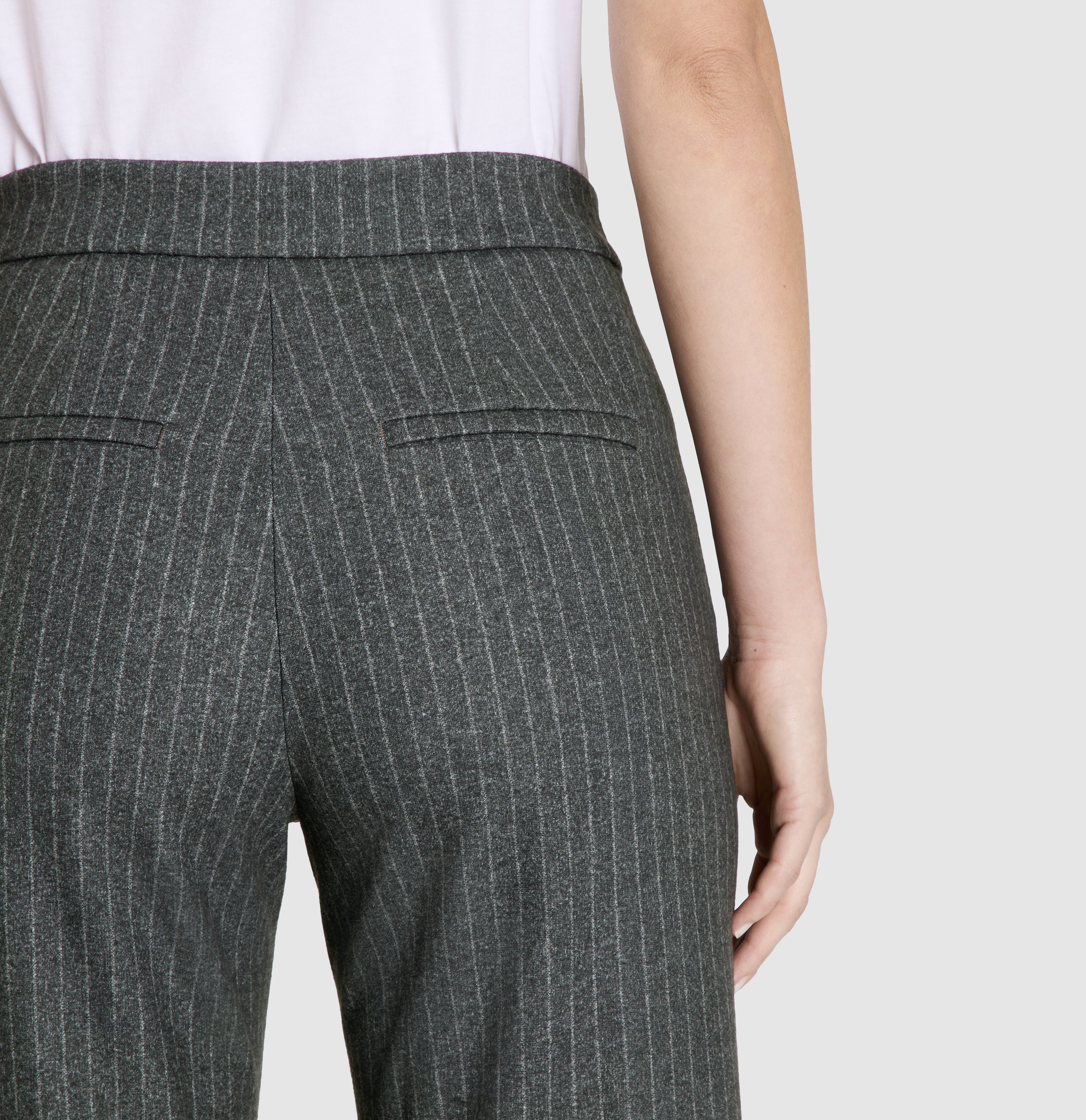 Wide jump-in trousers made of premium jersey. | CHIARA SMART | dark shadow stripes | Detailed view 2 of model