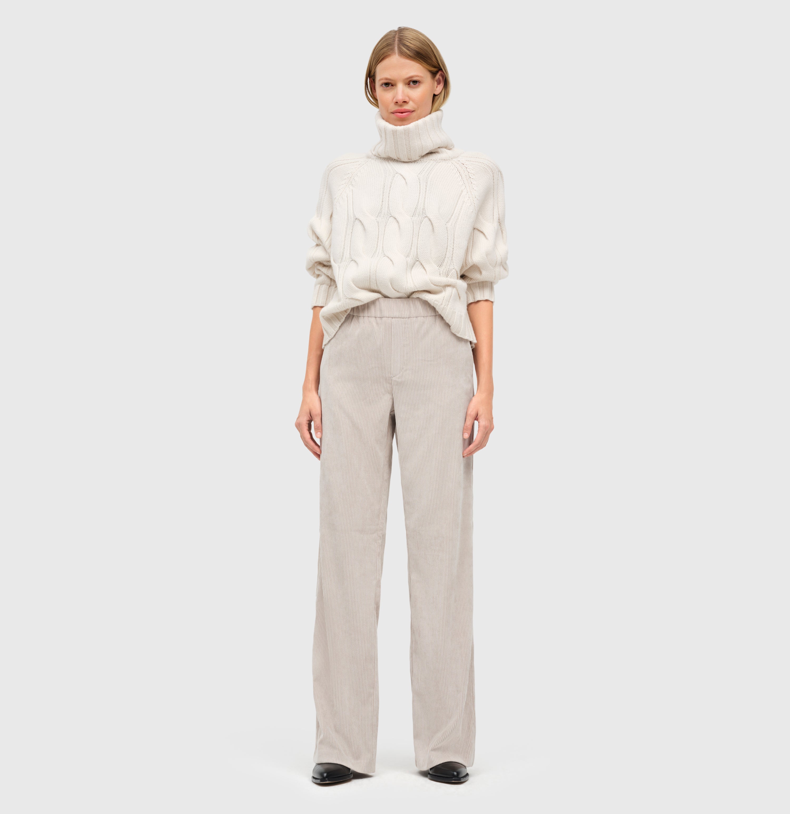 Wide fit made from light, flowing wide wale corduroy. | CHIARA | sand beige | Full-body of model