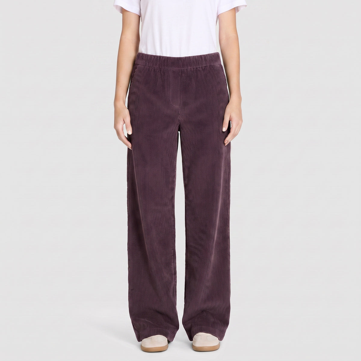 Wide trousers in a lightcorduroy material. | CHIARA | purple | Front view of model
