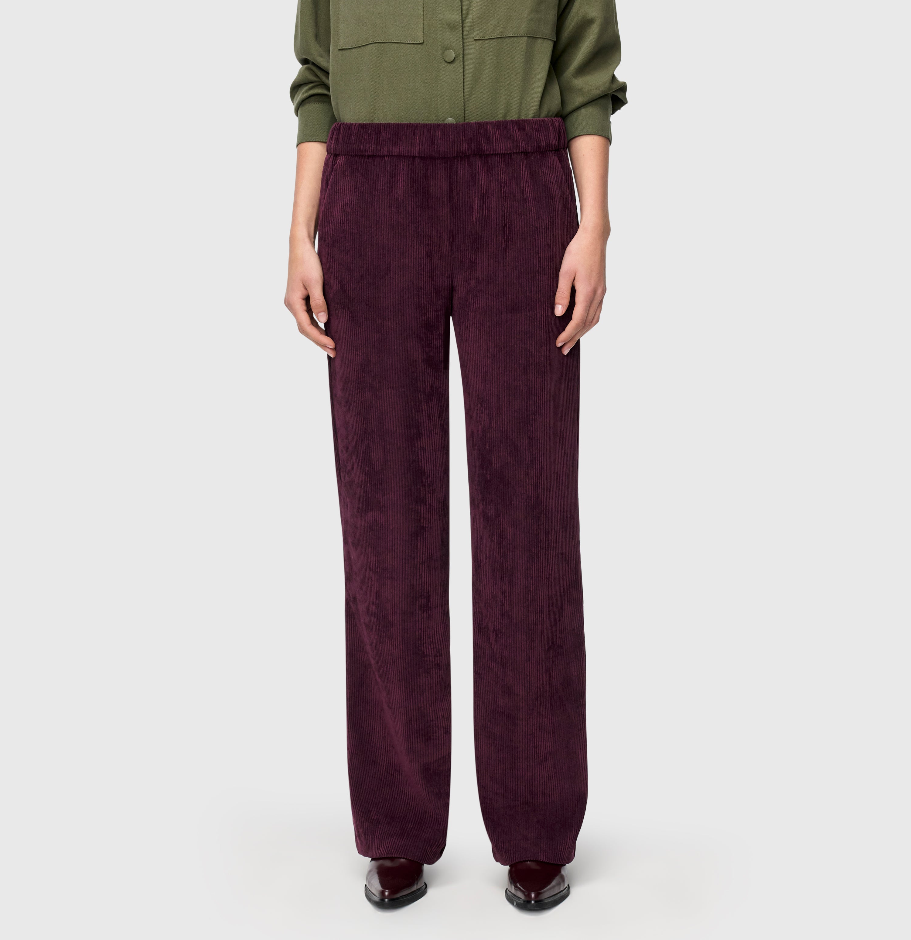 Wide trousers in a lightcorduroy material. | CHIARA | aubergine | Side view of model