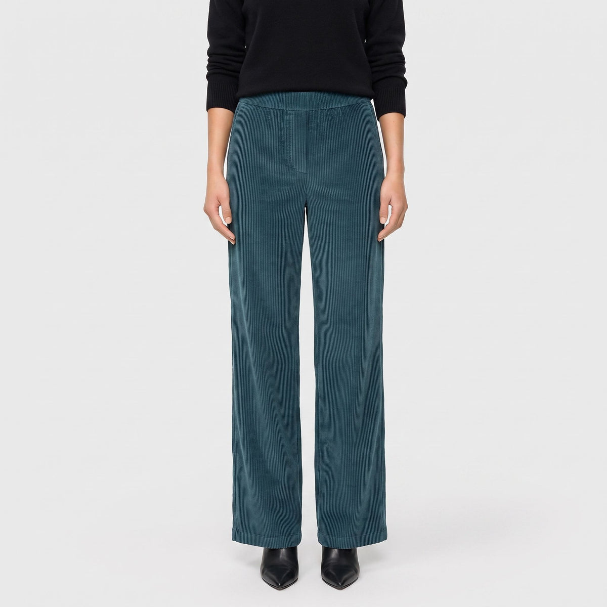 Wide trousers in a lightcorduroy material. | CHIARA | sea storm | Front view of model