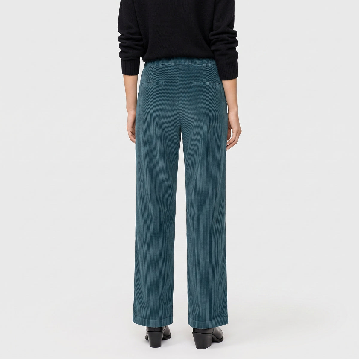Wide trousers in a lightcorduroy material. | CHIARA | sea storm | Back view of model