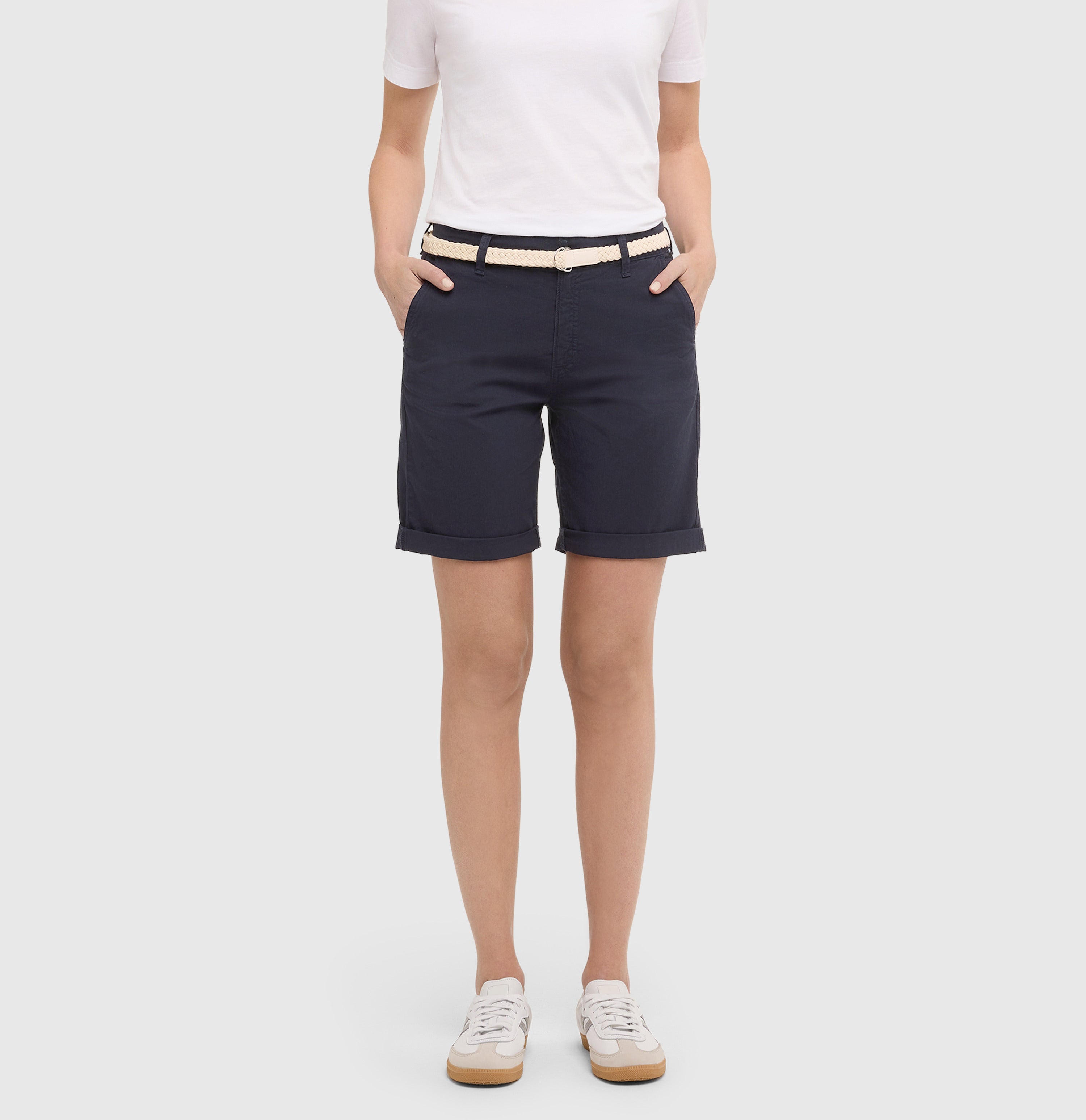 Chino shorts with a braided belt. | CHINO SHORTS belt | dark blue PPT | Front view of model