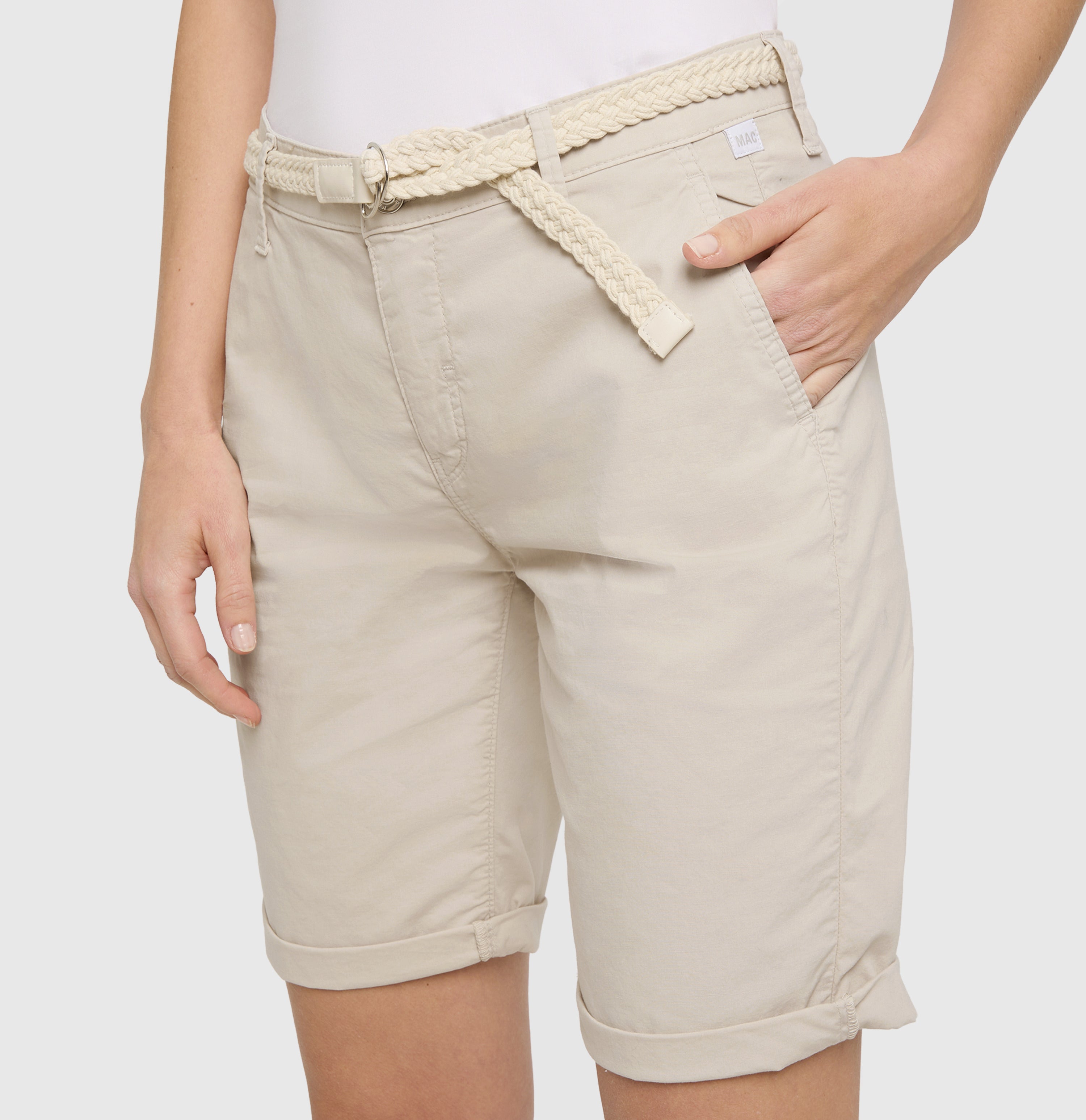  | CHINO SHORTS belt | ivory PPT | Detailed view 2 of model