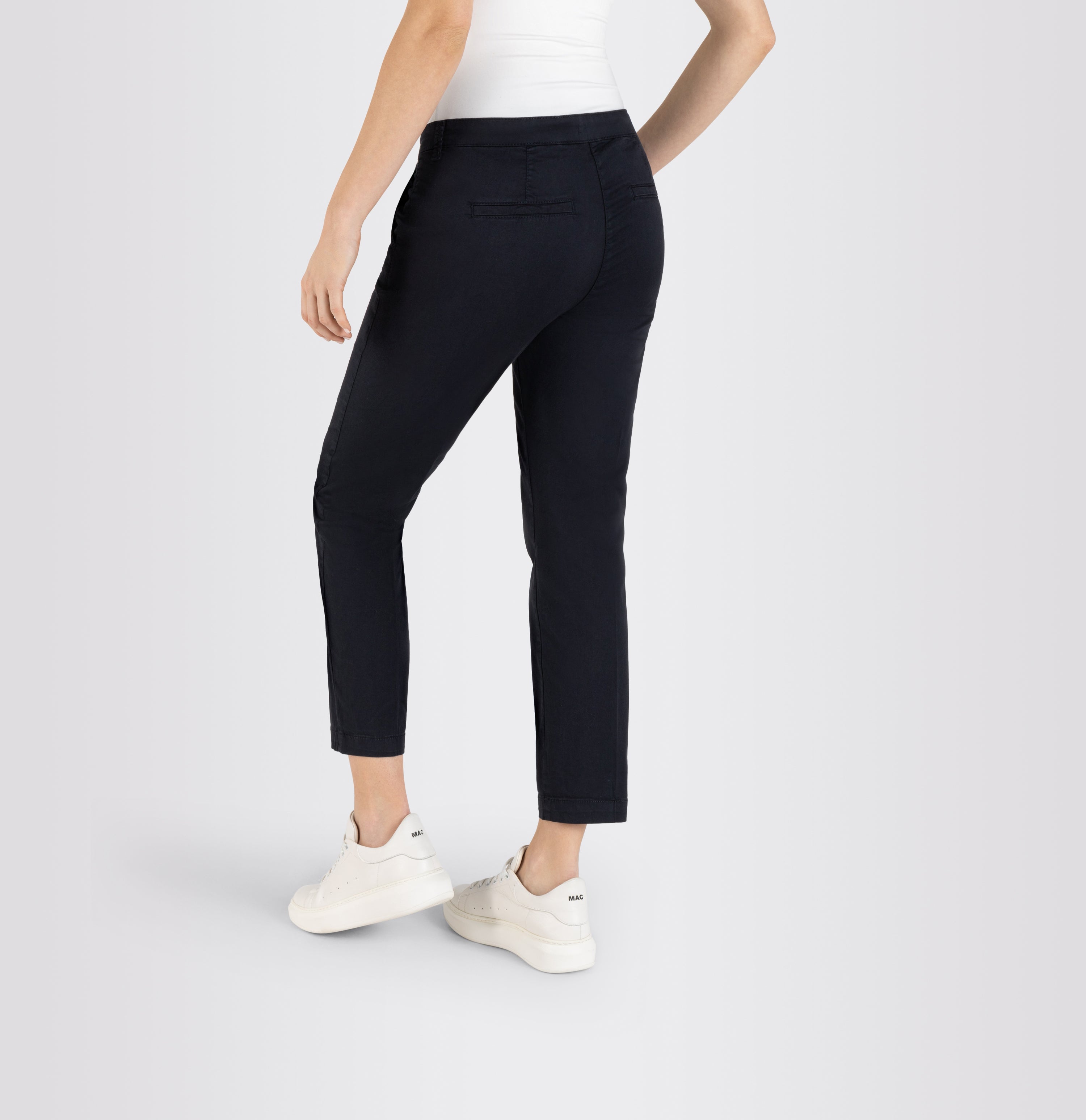 Turned-up chino with creases. | S-NAME | S-FBBZ | Detailed view 3 of model