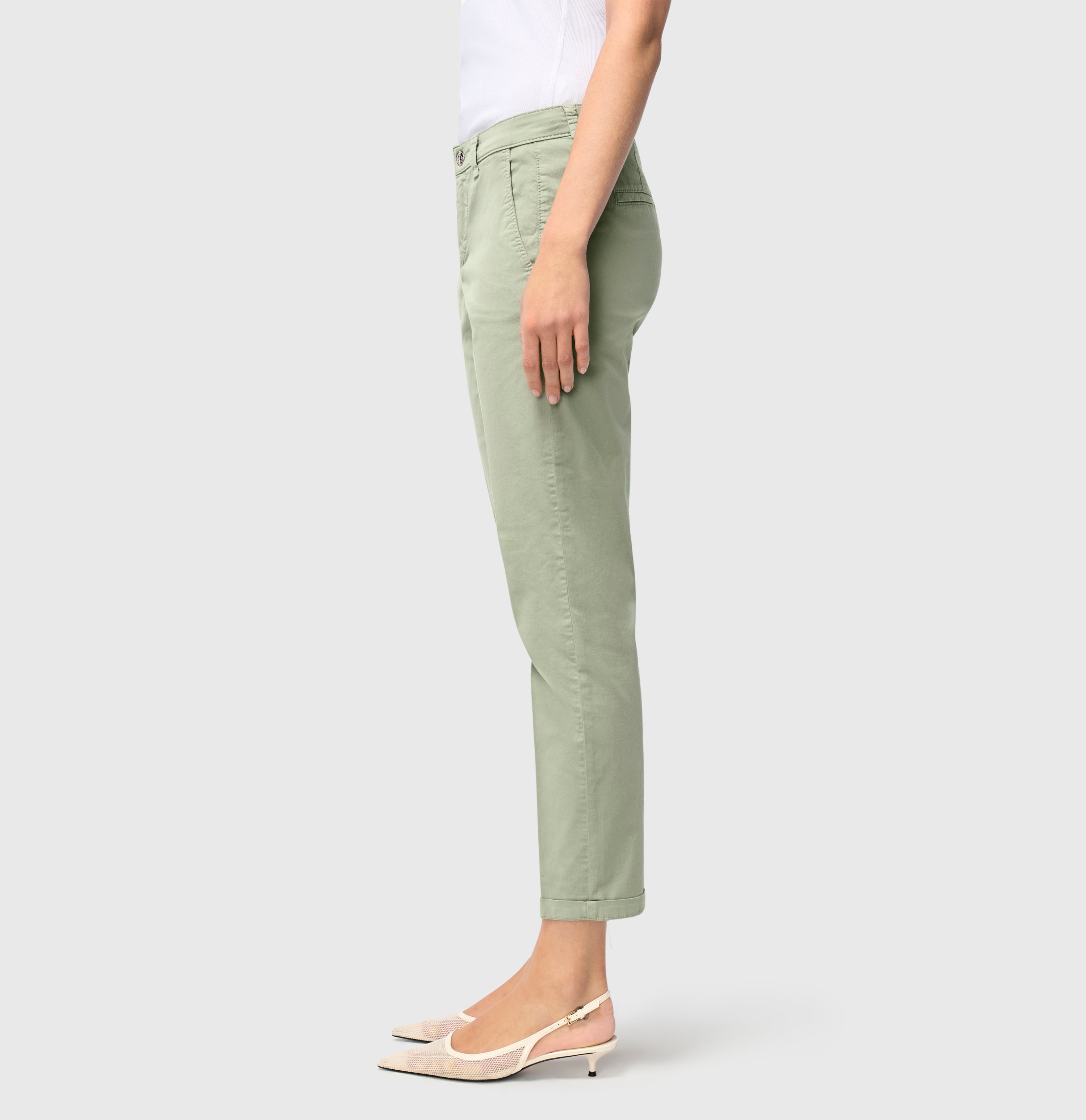 Turned-up chino with creases. | S-NAME | S-FBBZ | Detailed view 2 of model