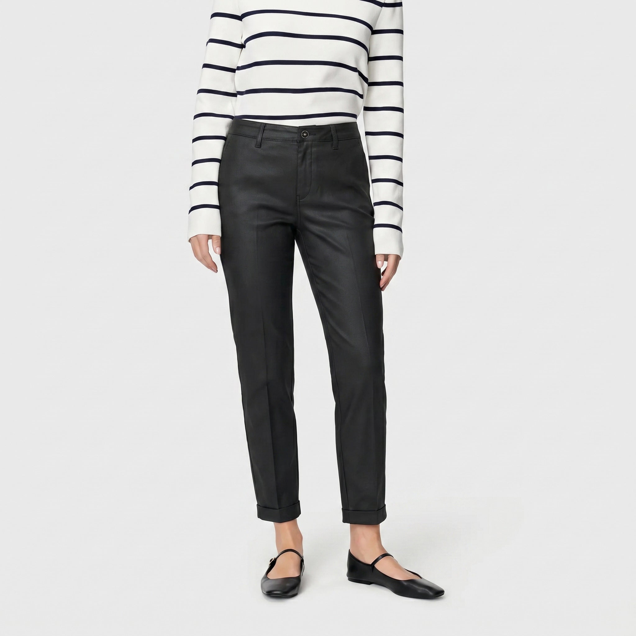 Slim, soft chino with a leather look. | CHINO turn up | black | Front view of model