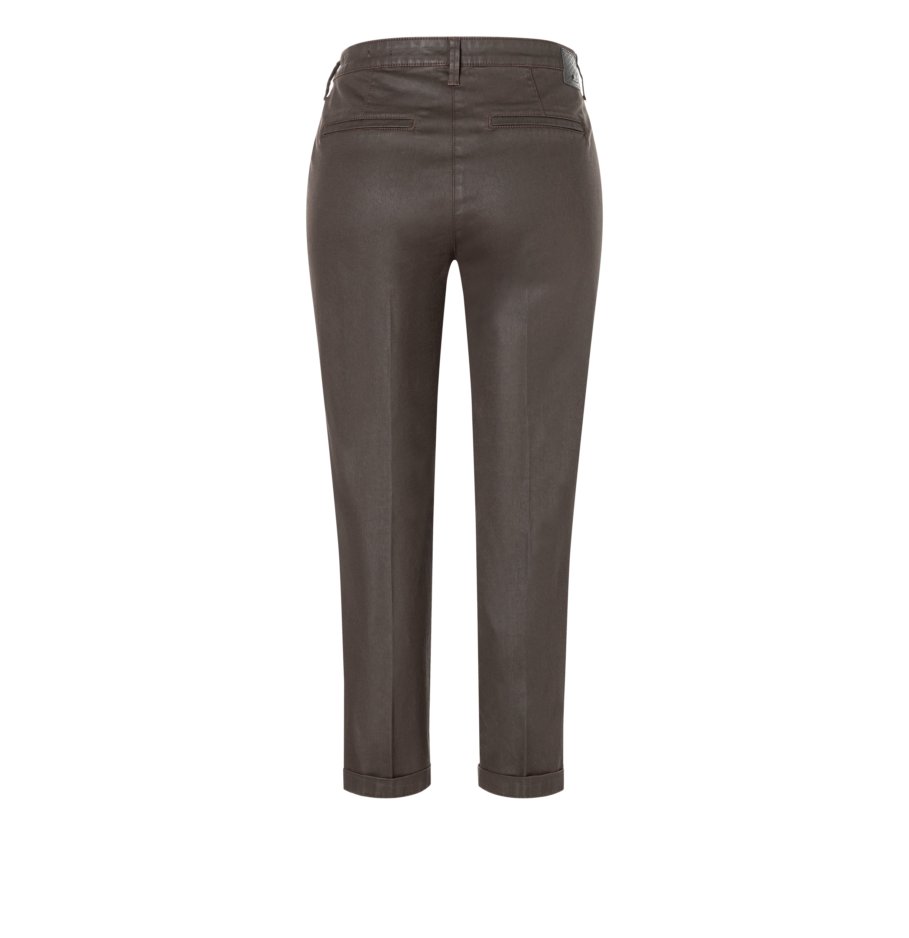 Slim cotton-lyocell chino with a leather look. | CHINO turn up | truffle brown | Back view of bust
