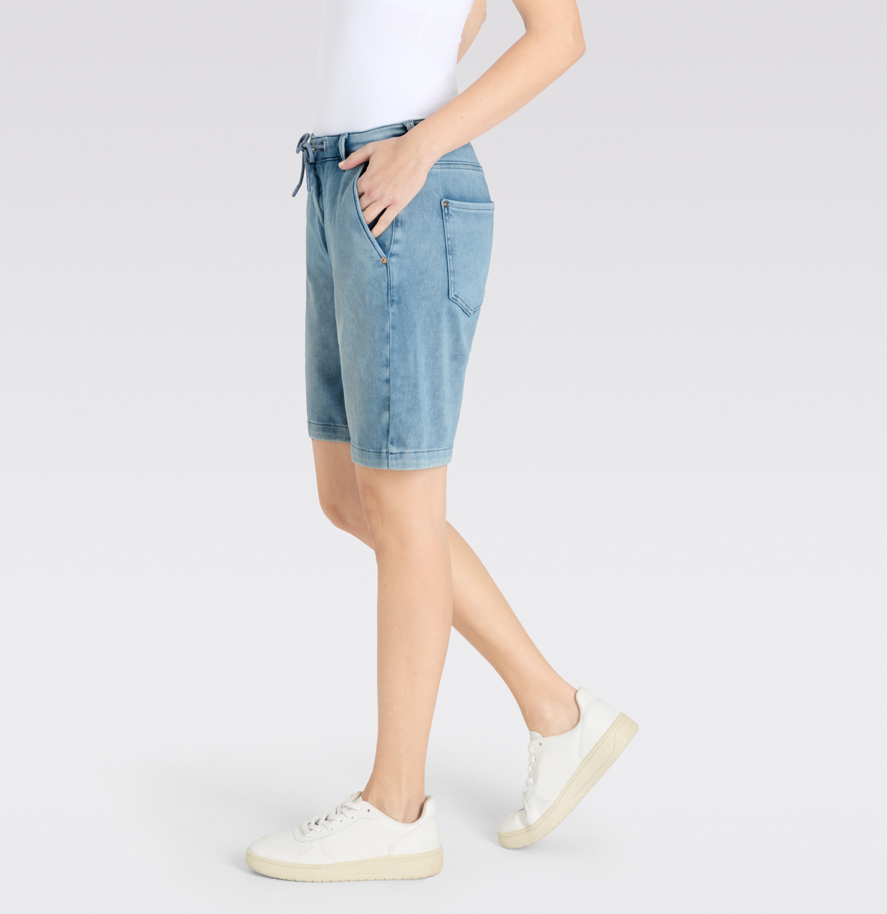 Wide sweat denim shorts with drawstring. | JOG´N SHORT | stormy fancy blue | Detailed view 3 of model