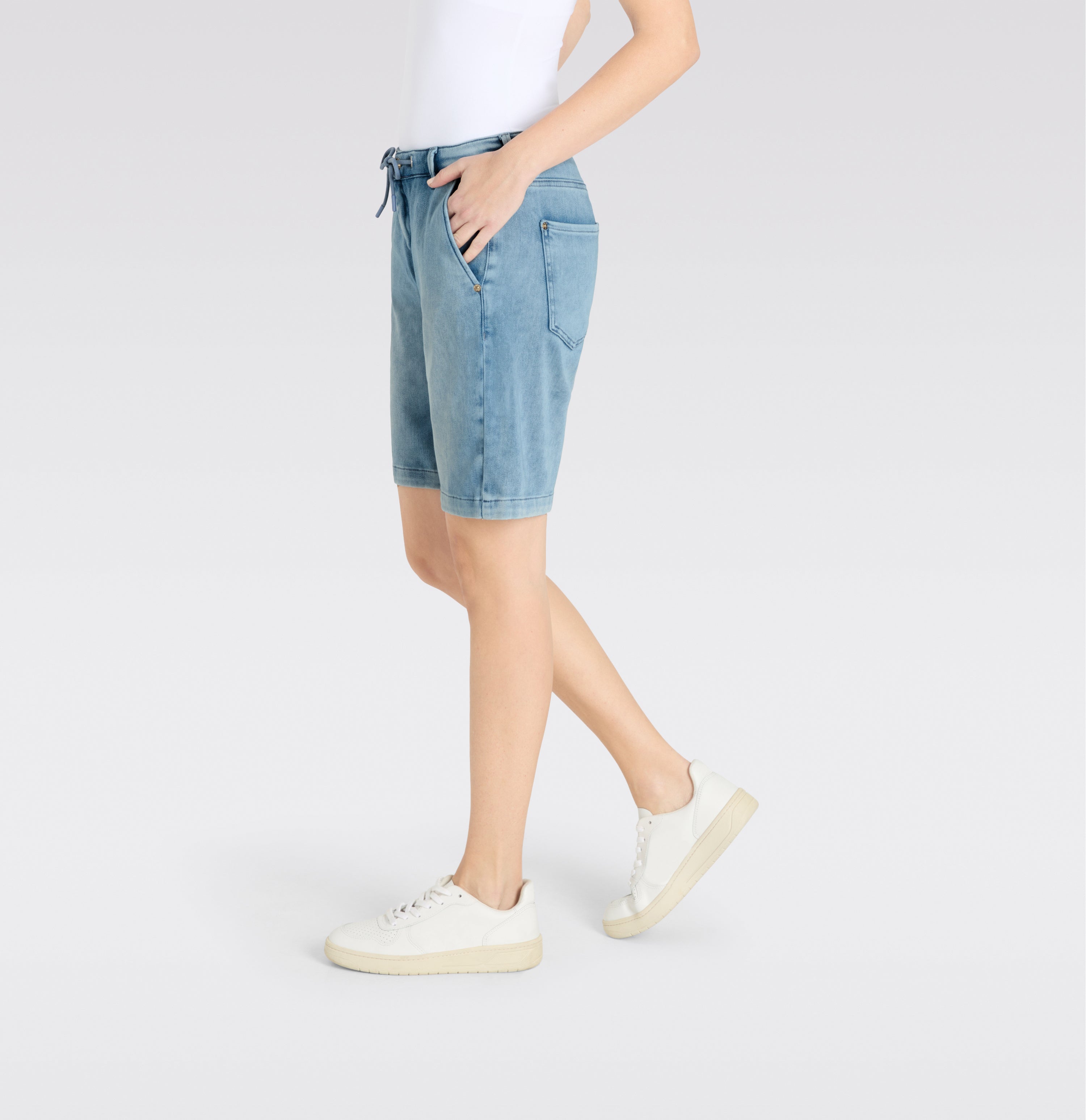 Wide sweat denim shorts with drawstring. | JOG´N SHORT | stormy fancy blue | Detailed view 3 of model