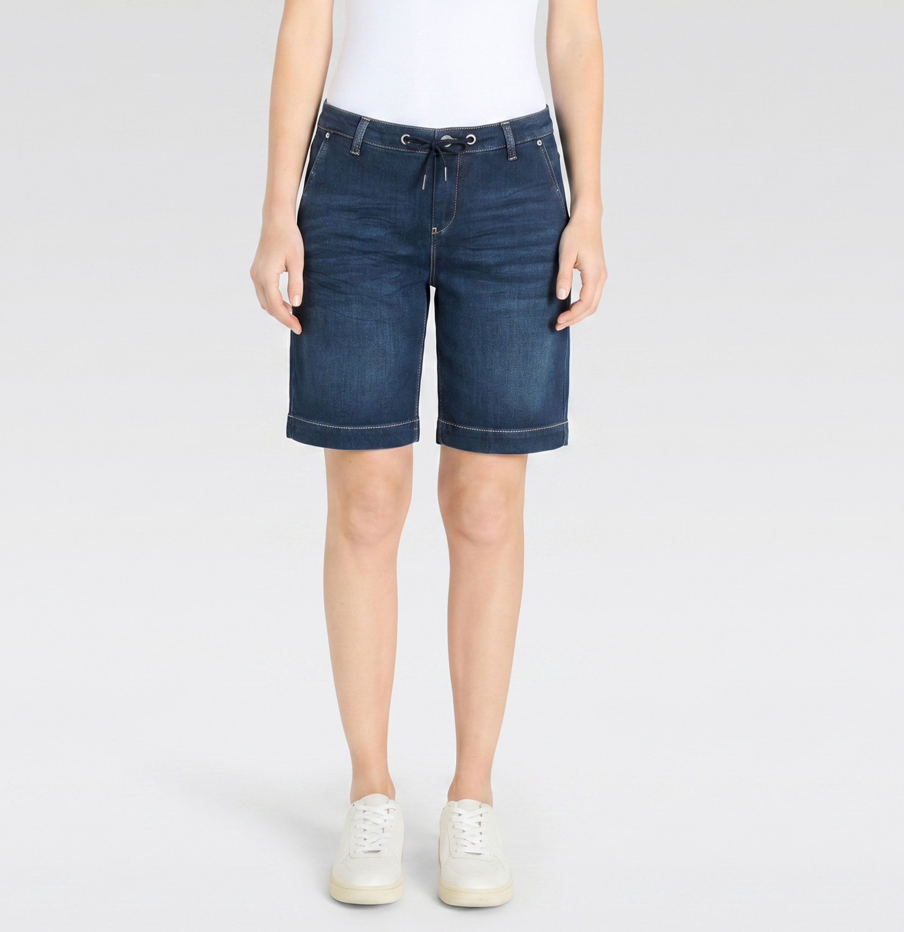 Wide sweat denim shorts with drawstring. | JOG´N SHORT | new basic wash | Front view of model