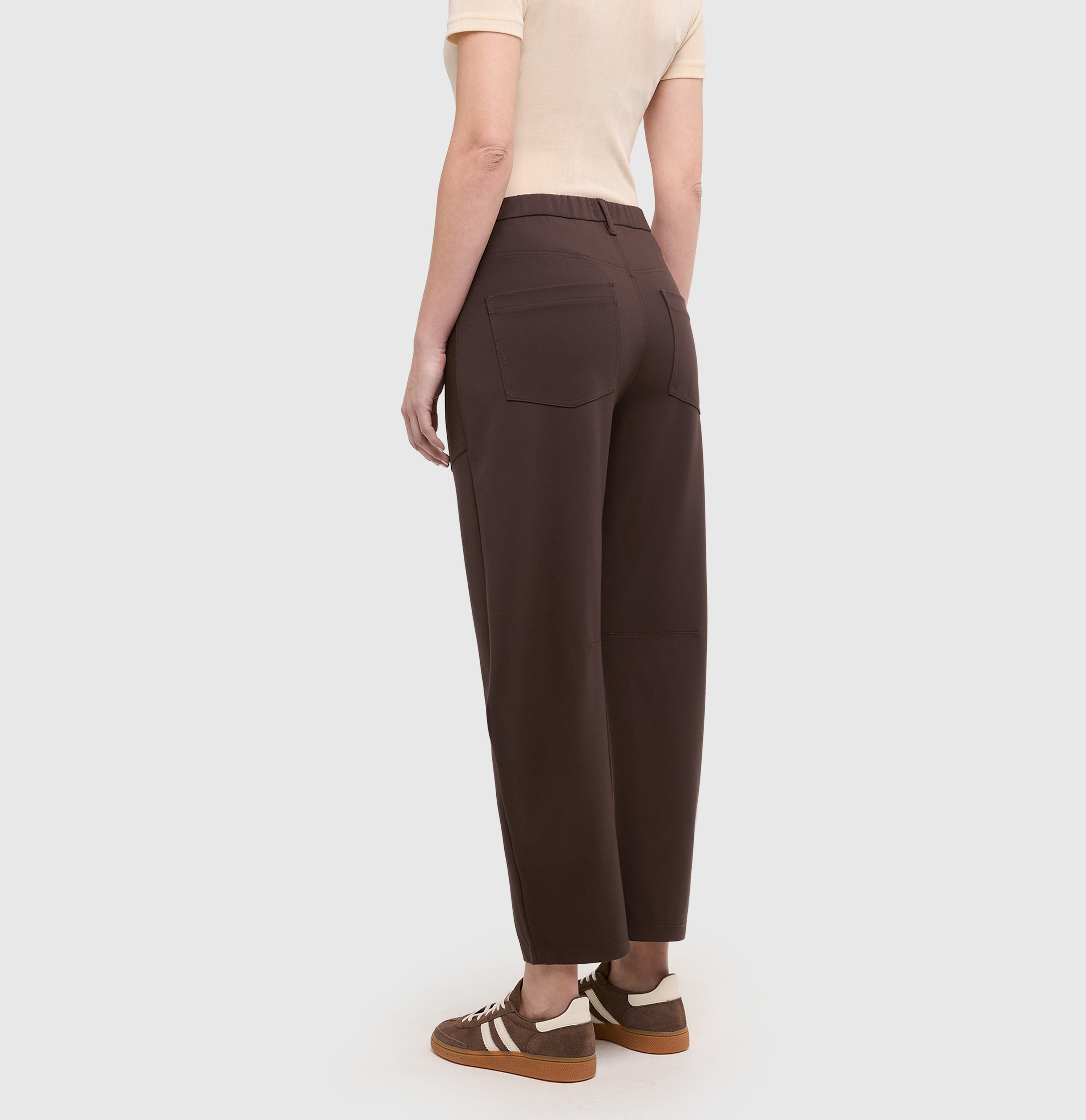Baggy model made of soft jersey. | BAGGY SMART | truffle brown | Detailed view 4 of model
