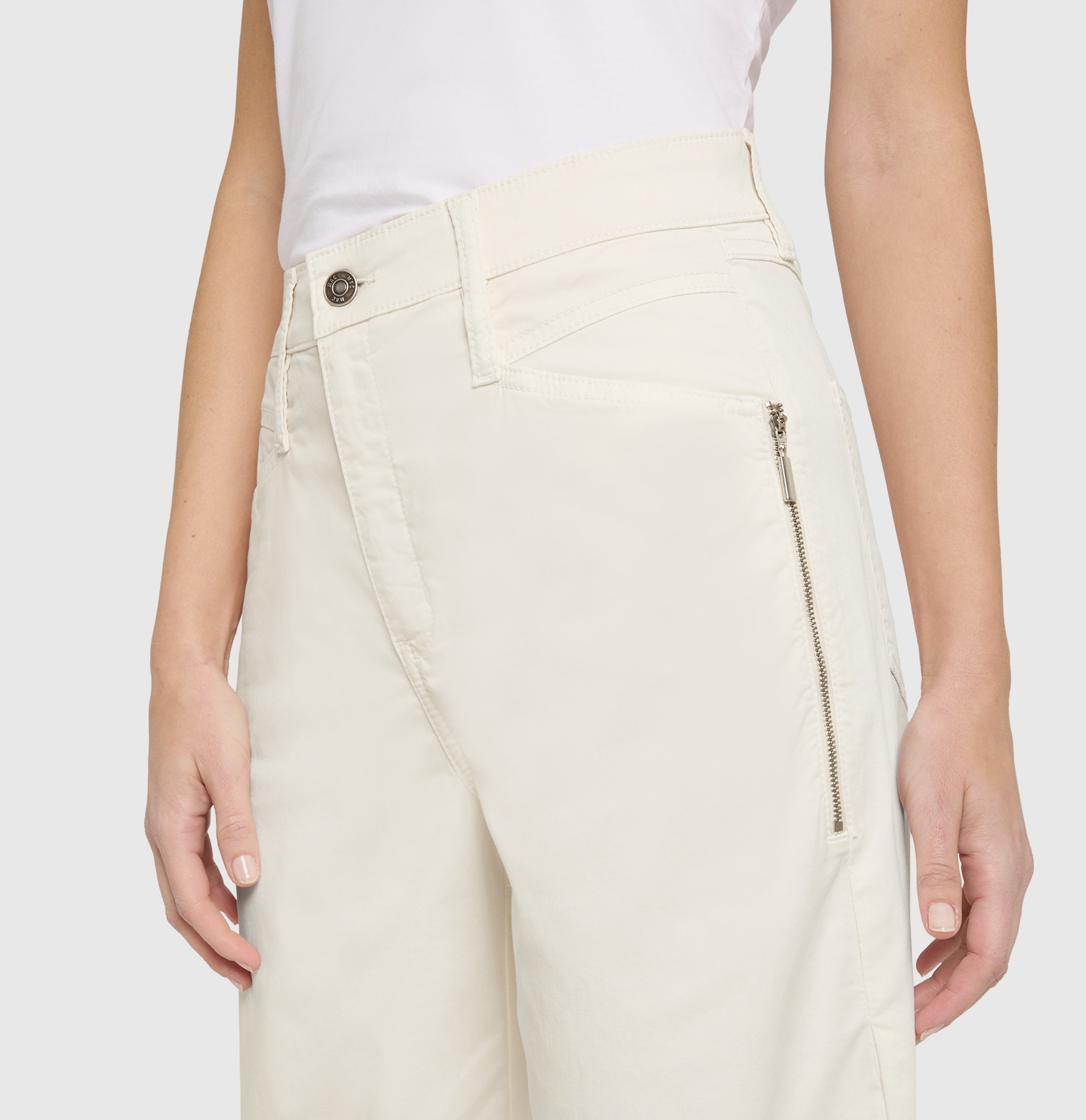 Barrel trousers with modern zip detail. | BORA 2.3 zip | antique white PPT | Detailed view 3 of model