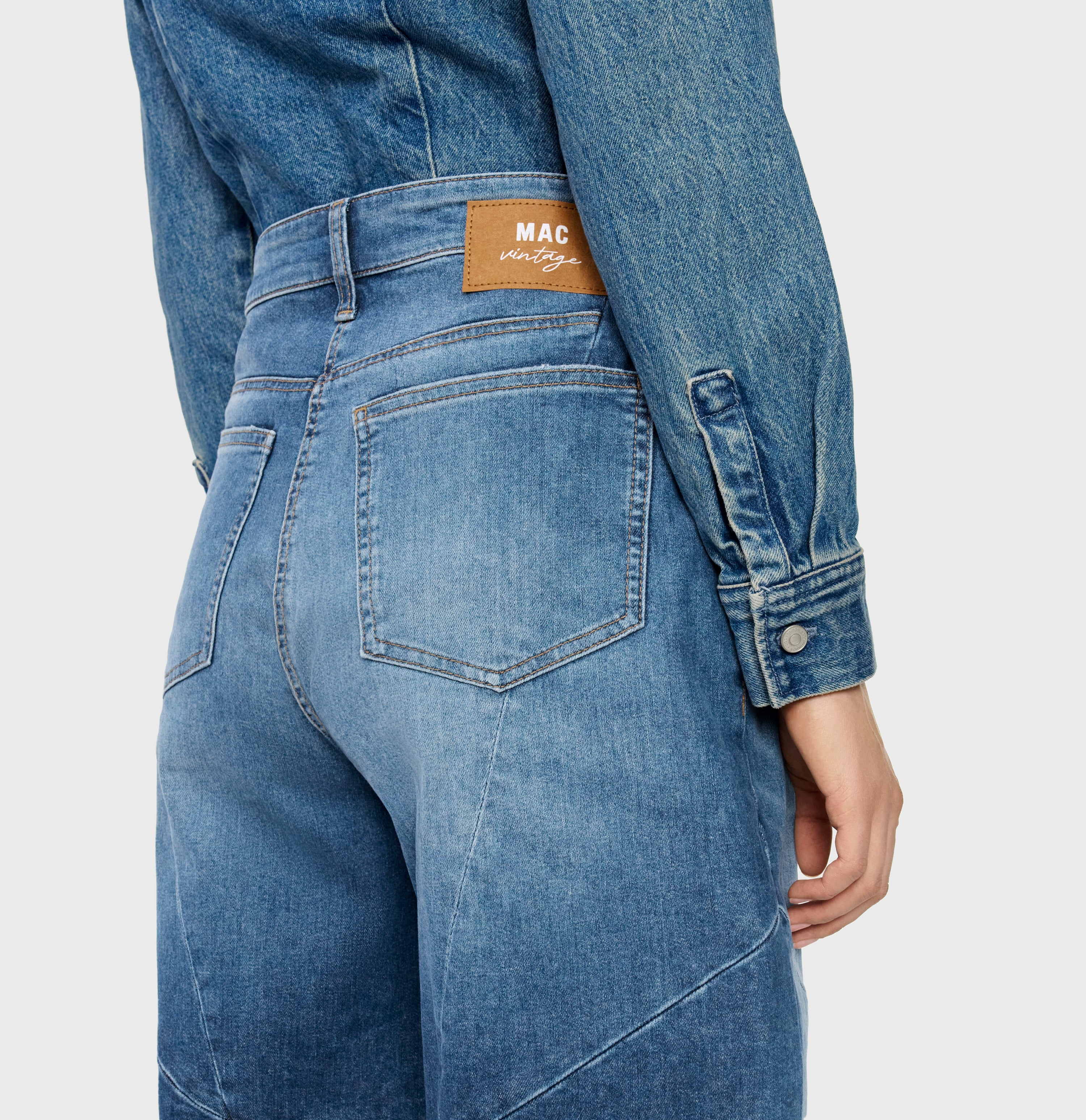 Vintage barrel jeans with seam details. | DAKOTA Barrel seam | fashion blue used | Detailed view 2 of model