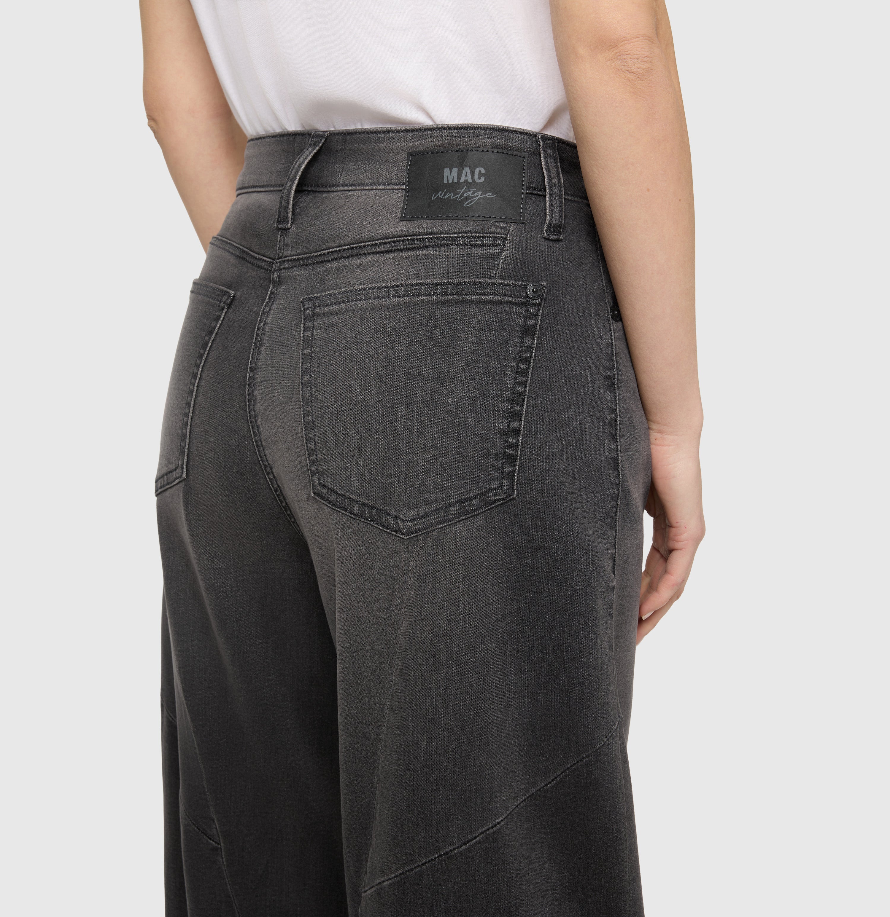 Vintage barrel jeans with seam details. | DAKOTA Barrel seam | high fashion anthra wash | Detailed view 2 of model