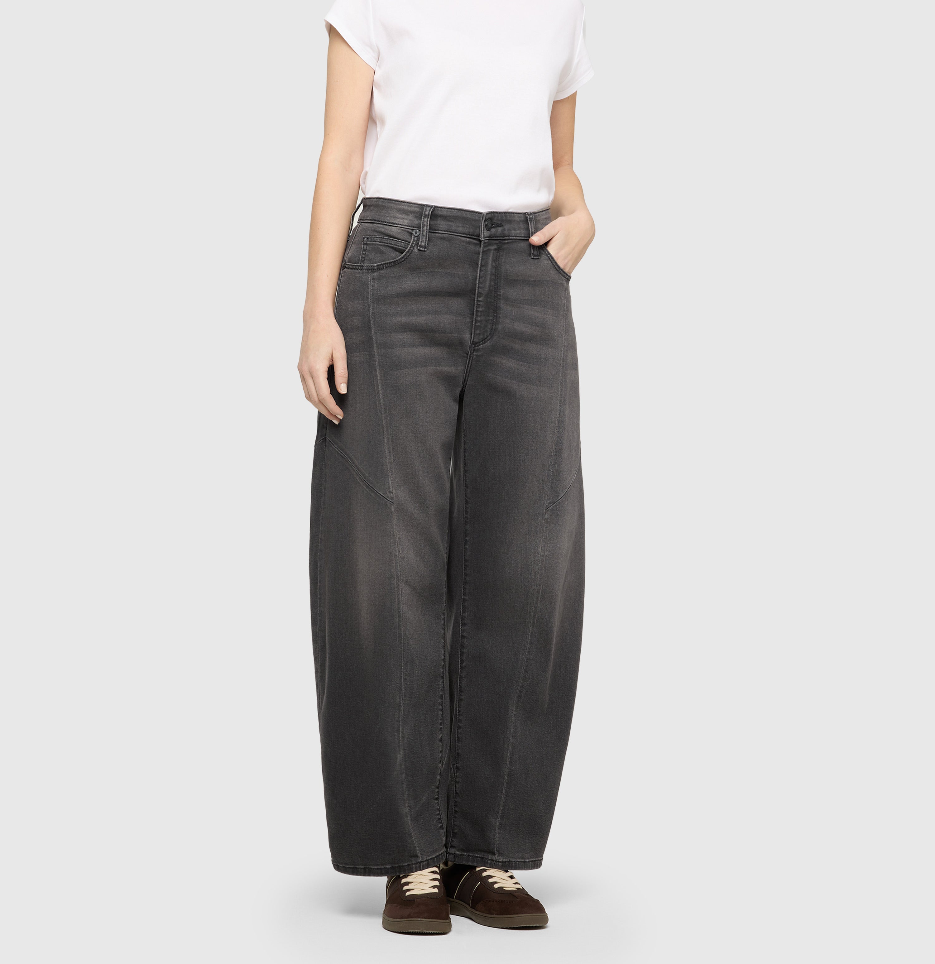 Vintage barrel jeans with seam details. | DAKOTA Barrel seam | high fashion anthra wash | Detailed view 3 of model