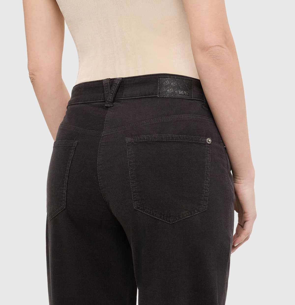  | BOBBIE | smoked grey antique | Detailed view 2 of model