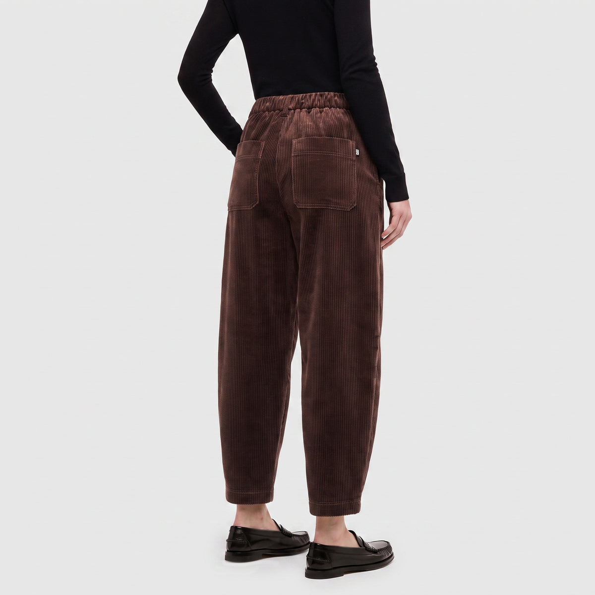 Relaxed fit made from soft jersey corduroy. | TILDA CHINO | dark bean | Back view of model