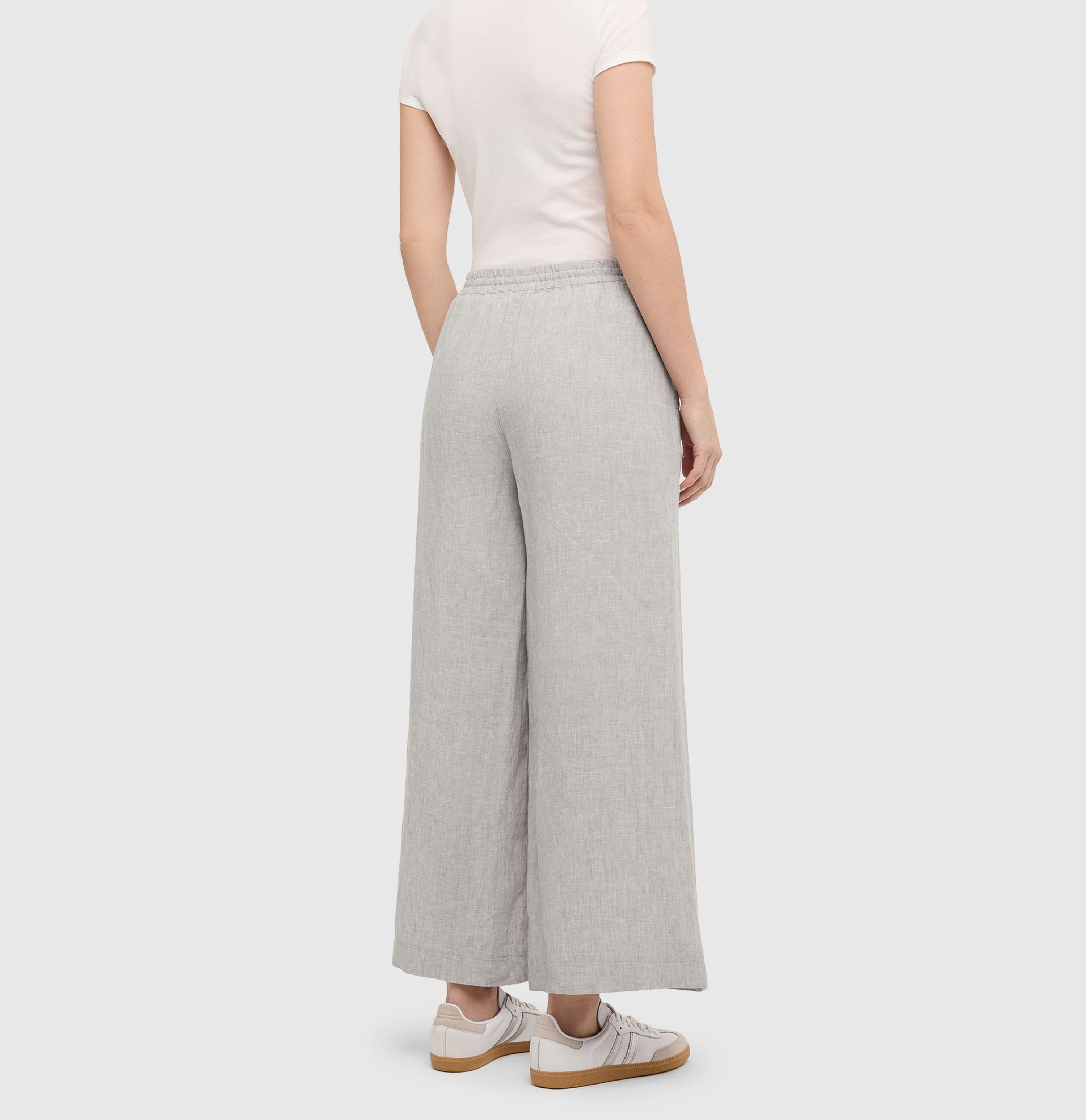 Wide culotte made of pure linen. | CALLIE cropped | light blue grey melange | Back view of model