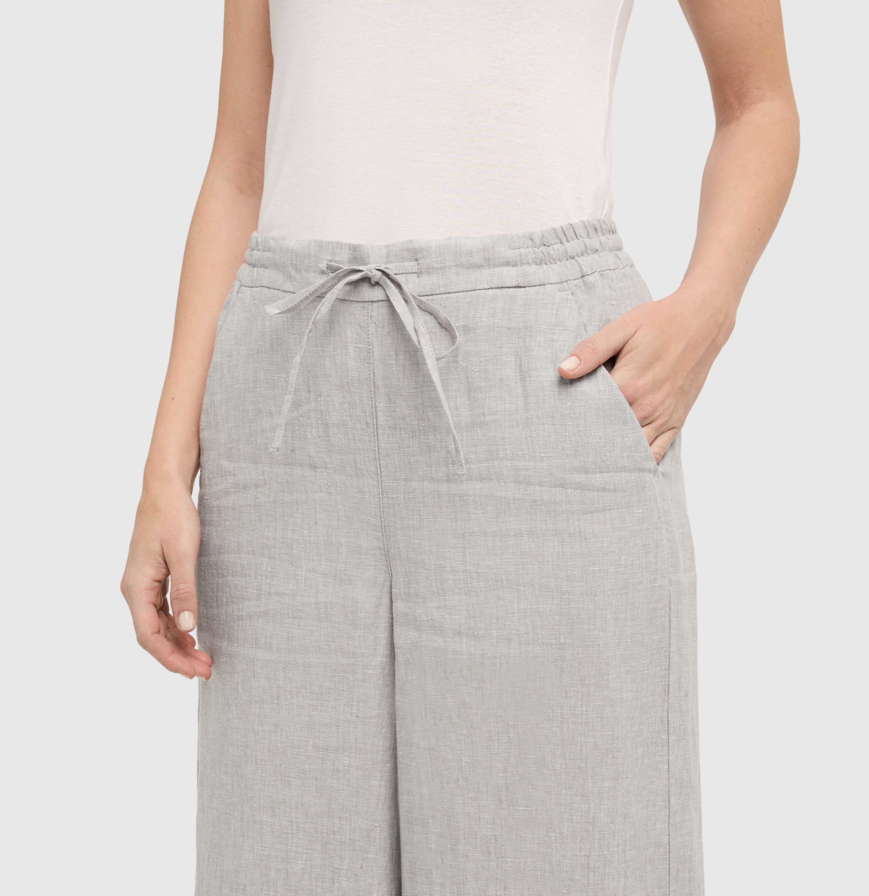 Wide culotte made of pure linen. | CALLIE cropped | light blue grey melange | Detailed view 2 of model