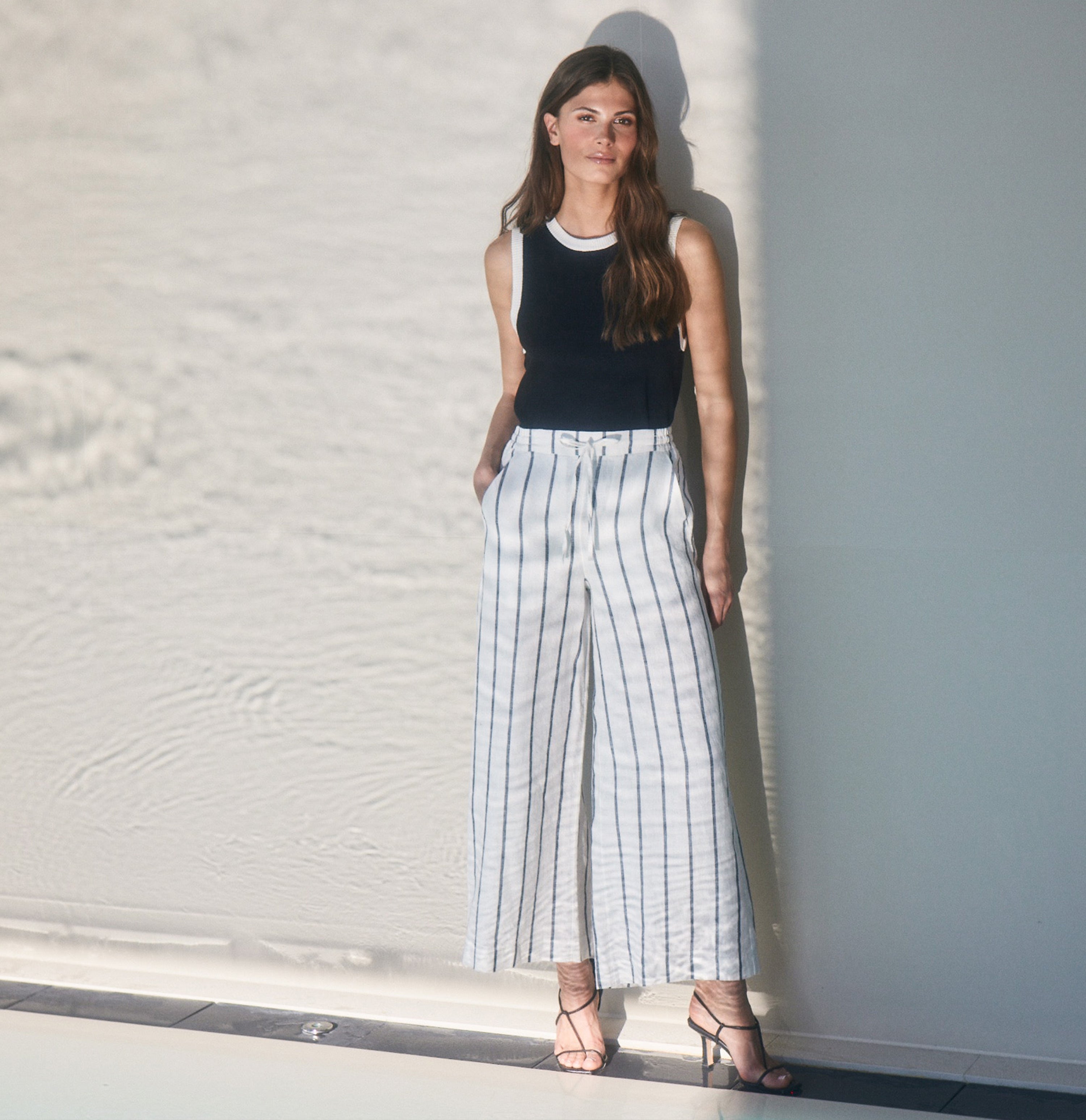 Wide culotte made of pure linen. | CALLIE cropped | marine stripes | Full-body of model