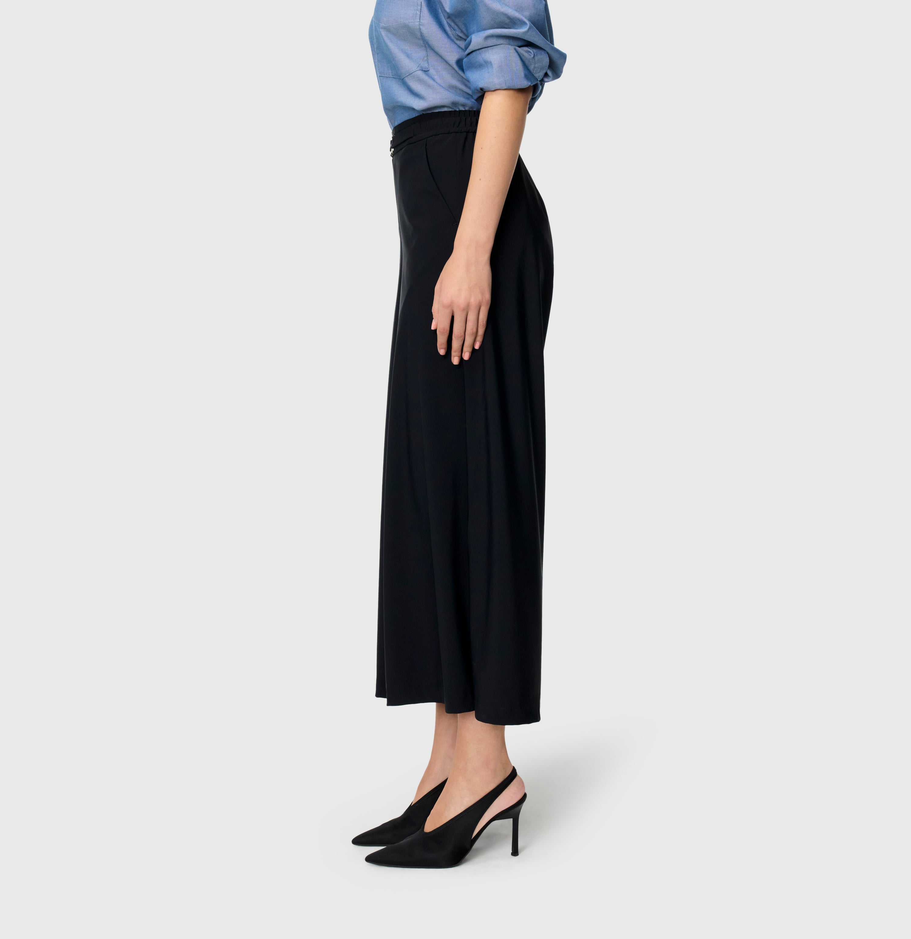 Extra wide jump-in trousers with belt detail. | PIA | black | Side view of model