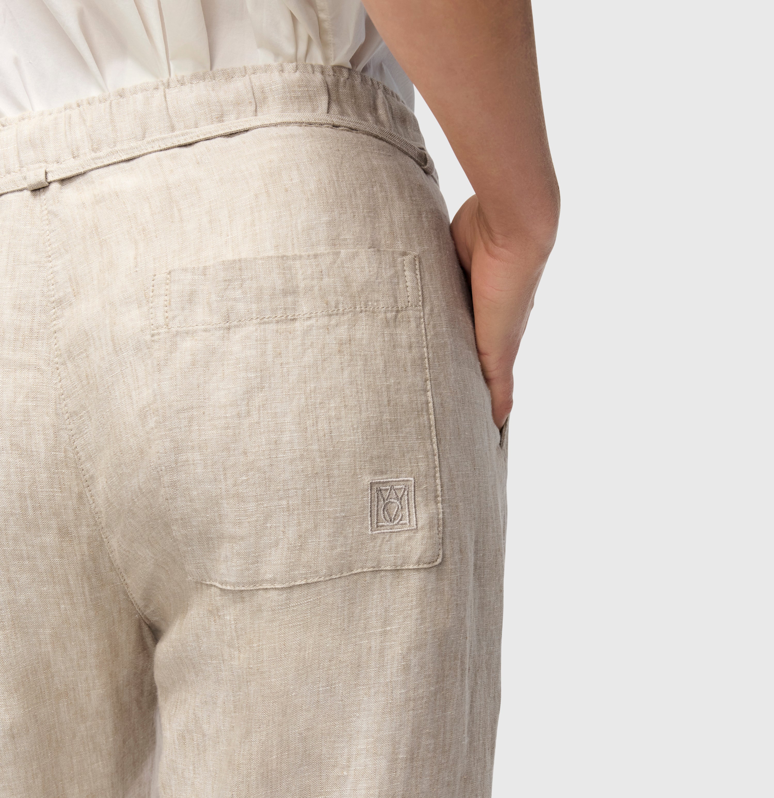 Wide trousers made of pure linen. | CHIARA BELT | almond beige melange | Detailed view 4 of model