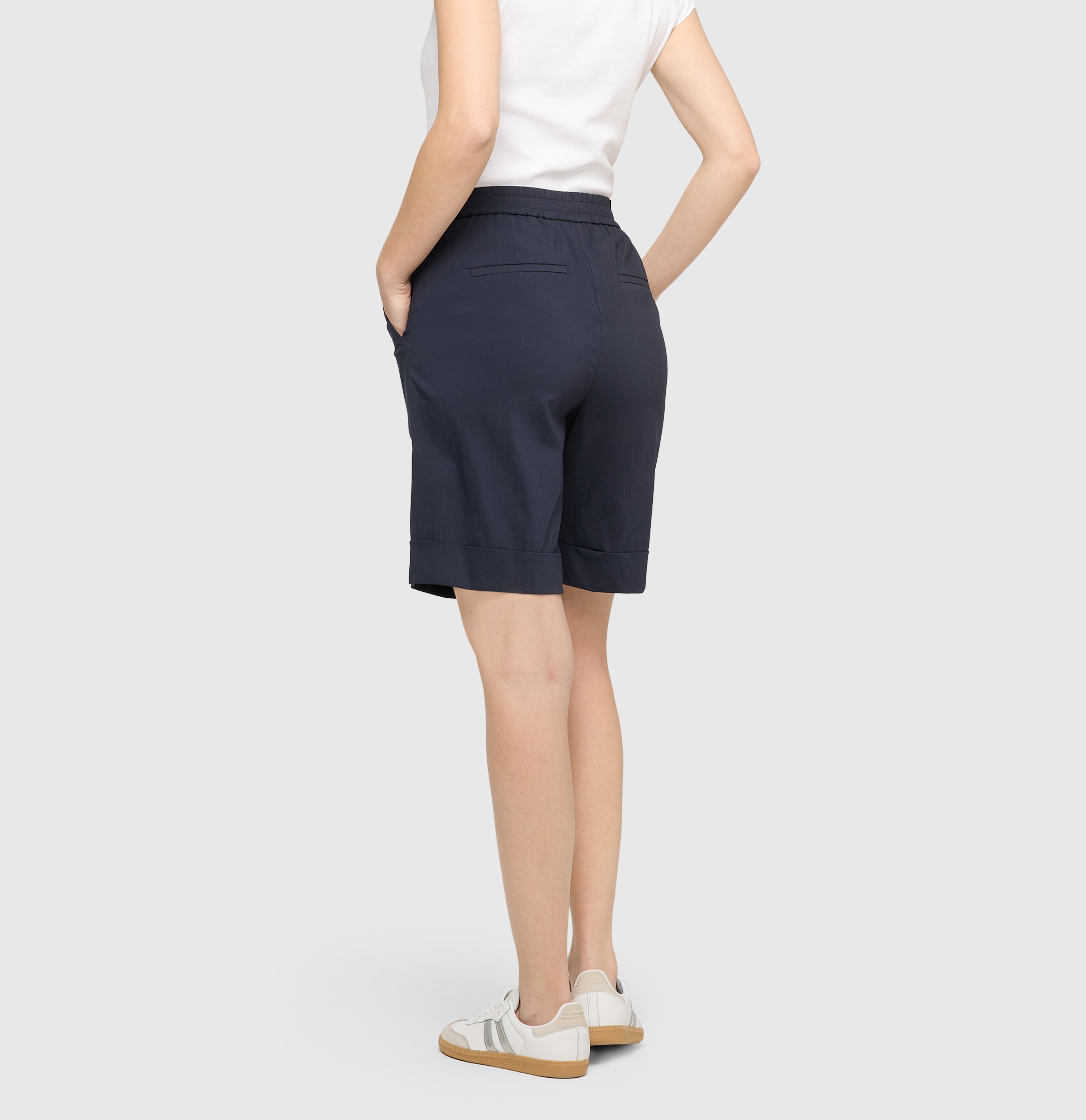 Ultra light shorts with elastic waistband. | SALLY SHORTY | dark blue | Back view of model