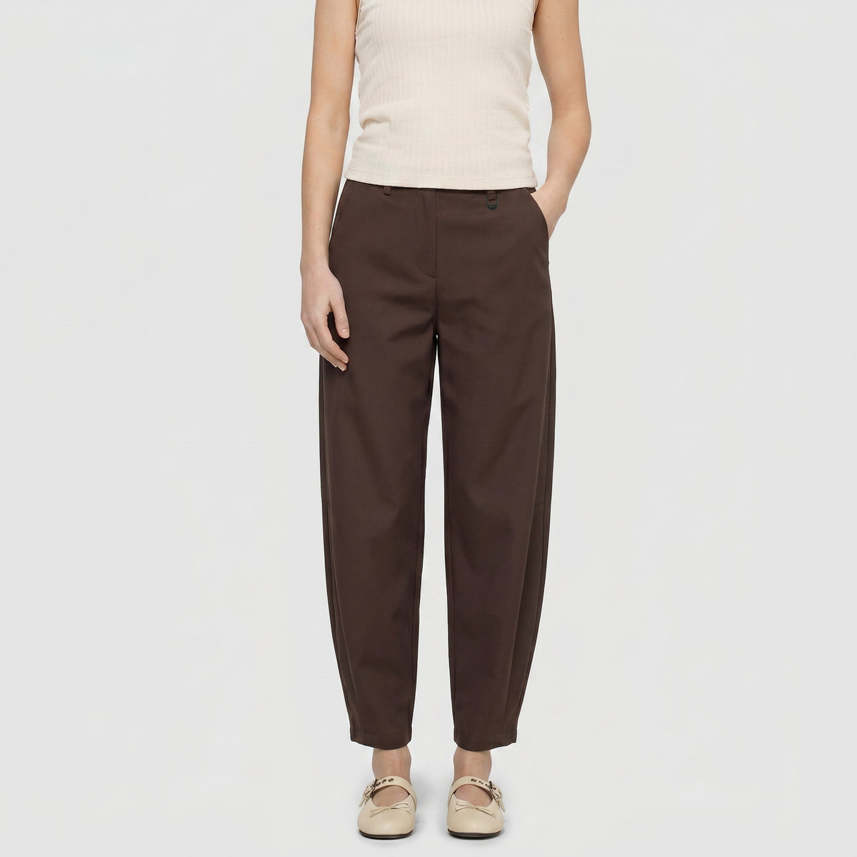  | TILDA jump in | truffle brown | Front view of model