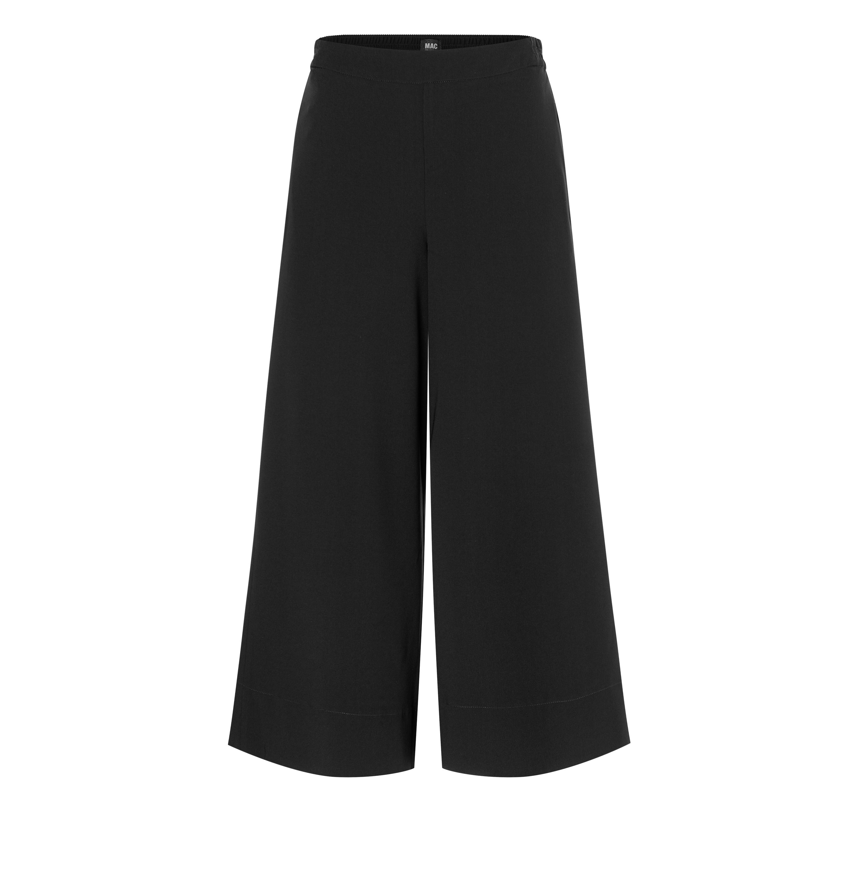 Culotte made of light floating crepe. | CORALIE cropped | black | Front view of bust