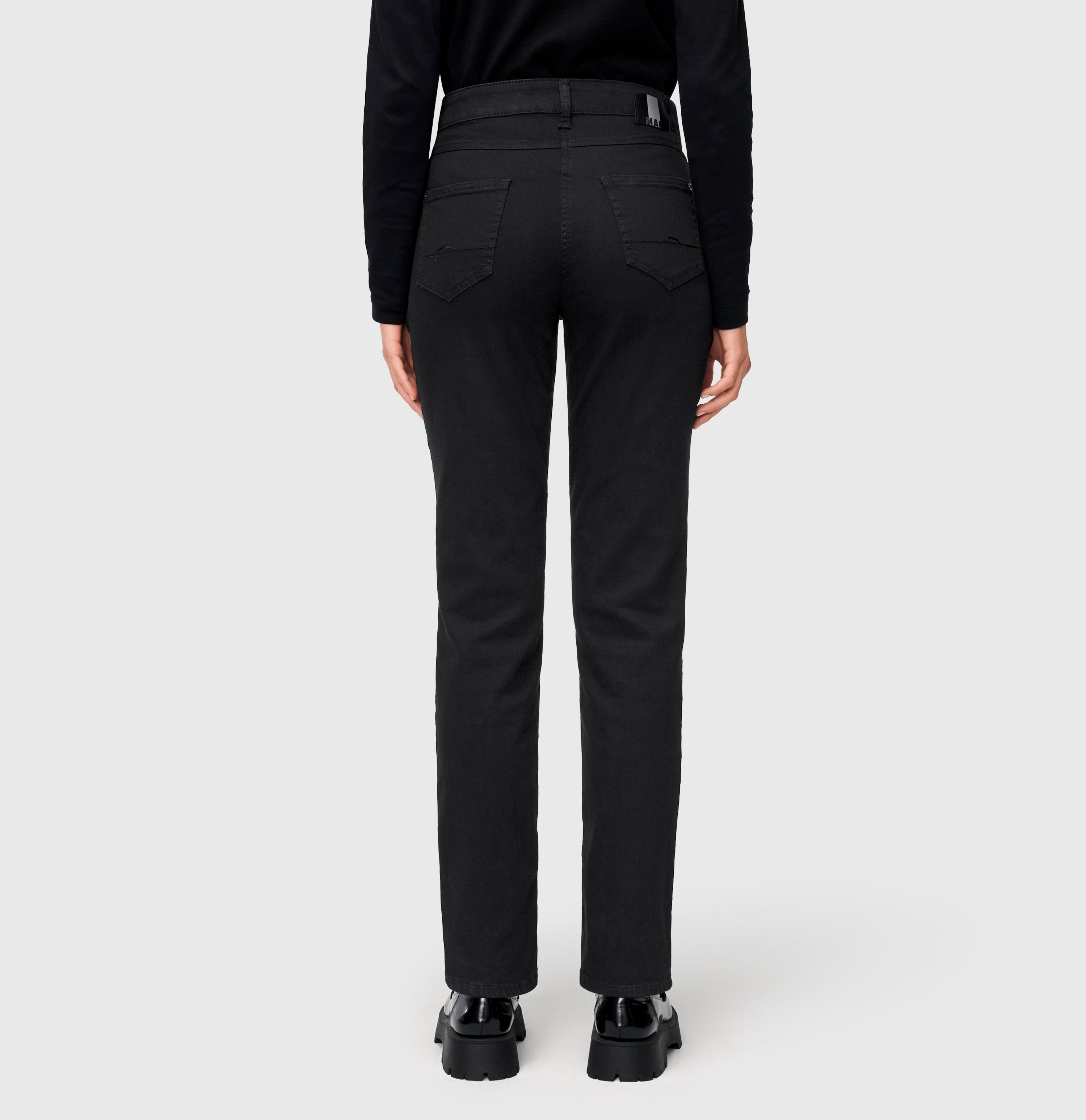Comfortable straight jeans with a higher waist. | MELANIE | black-black | Back view of model